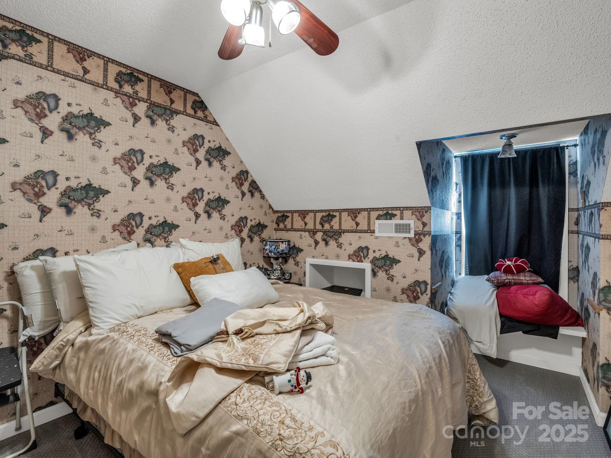 1102 S Mountain Road — Bostic