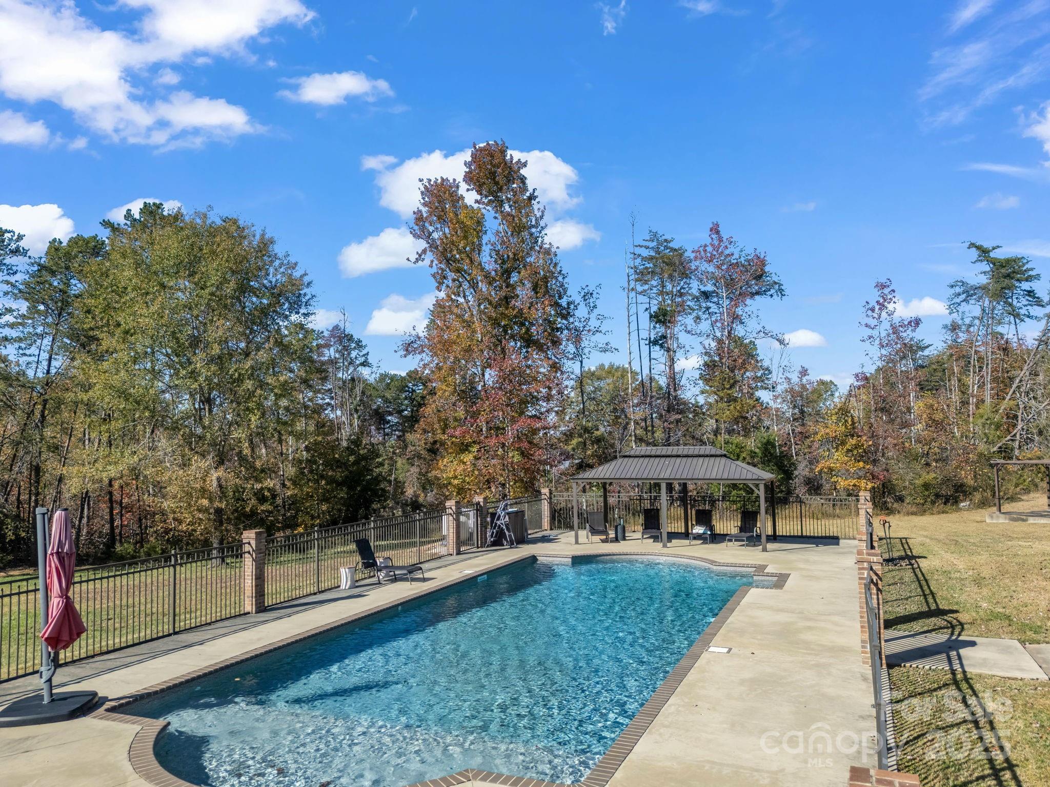 1102 S Mountain Road — Bostic