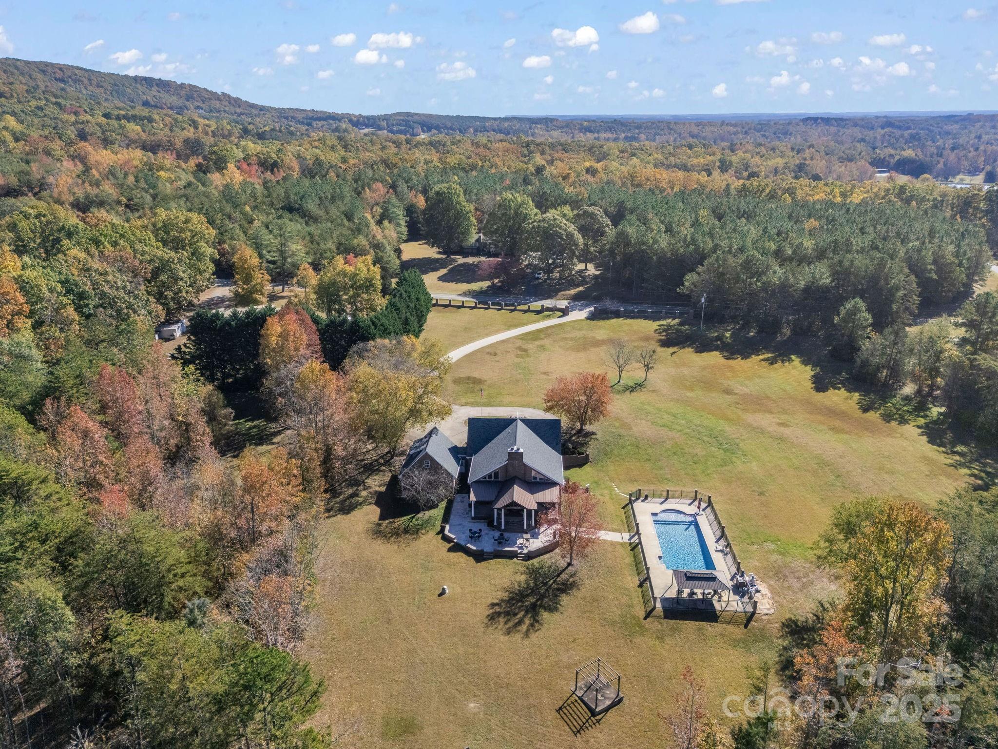 1102 S Mountain Road — Bostic