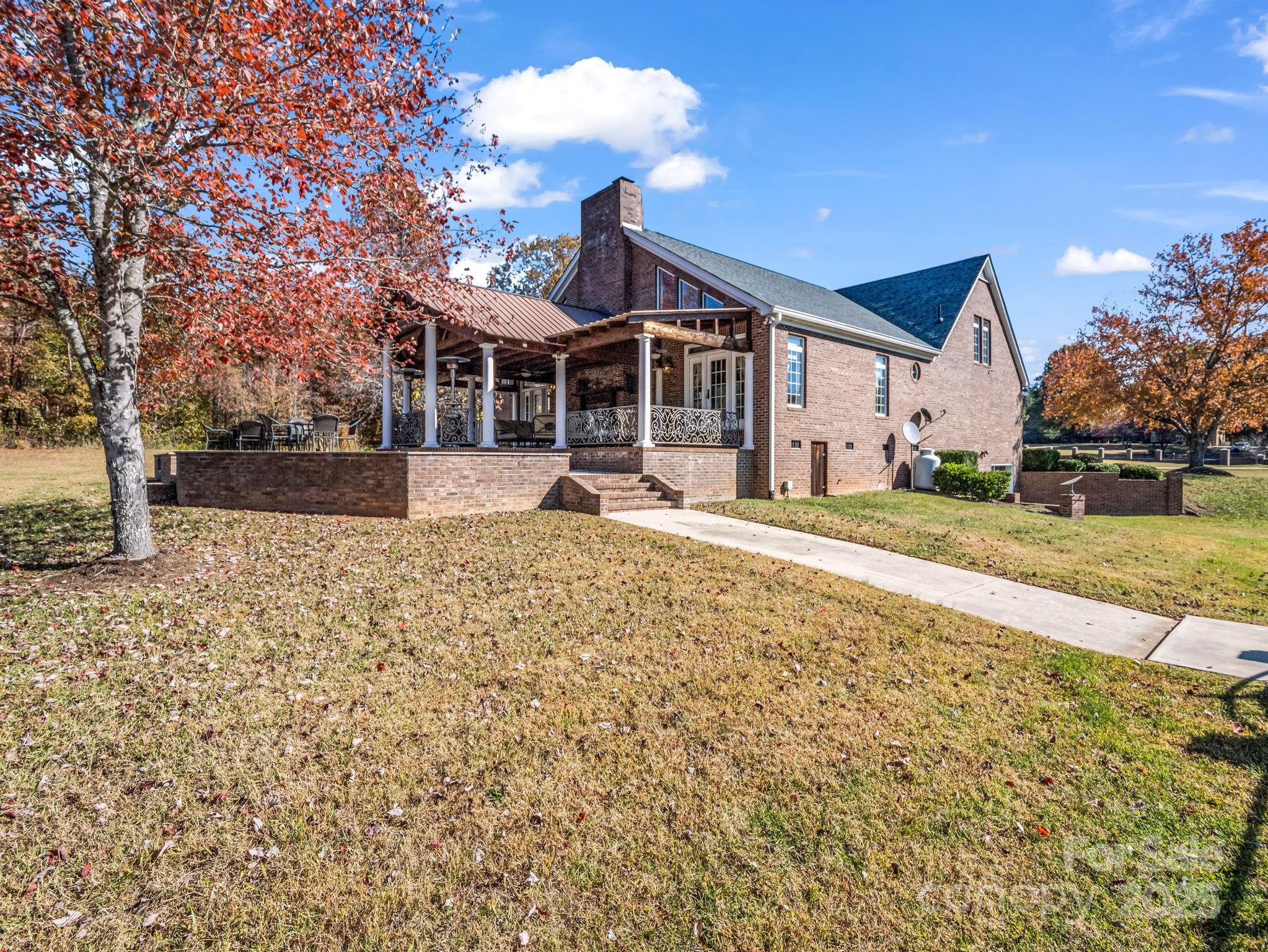 1102 S Mountain Road — Bostic