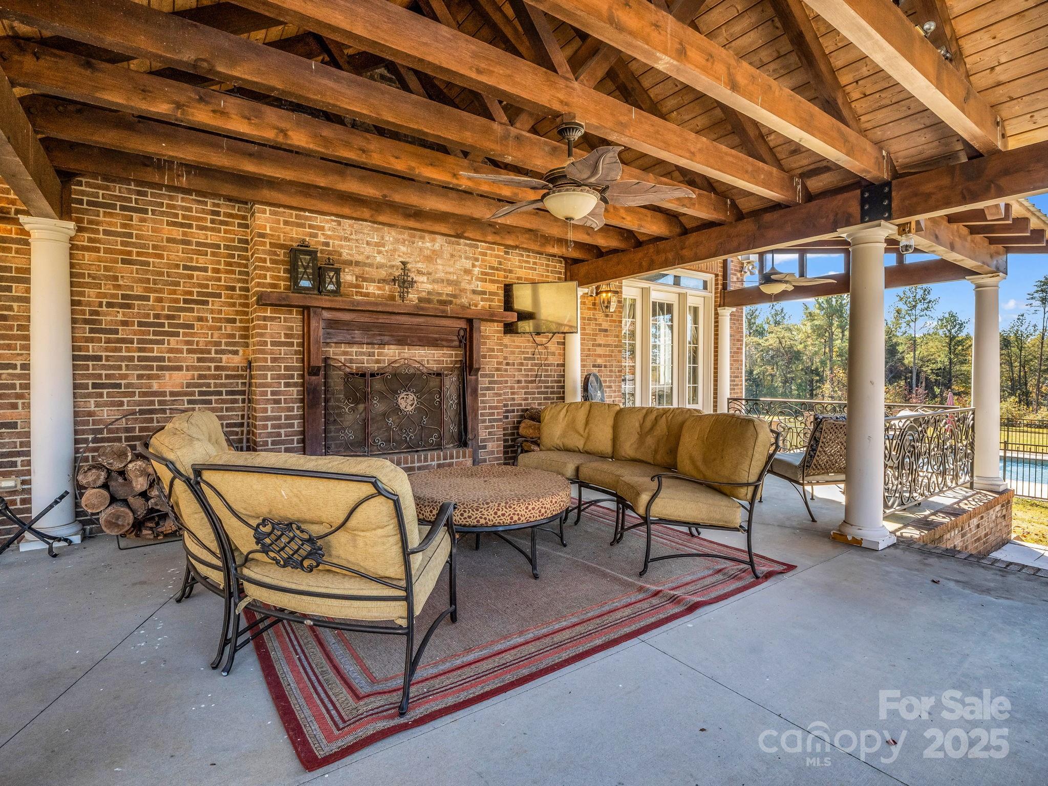 1102 S Mountain Road — Bostic