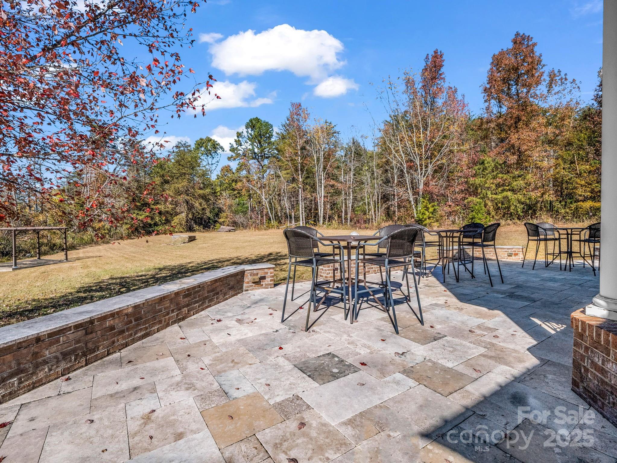 1102 S Mountain Road — Bostic