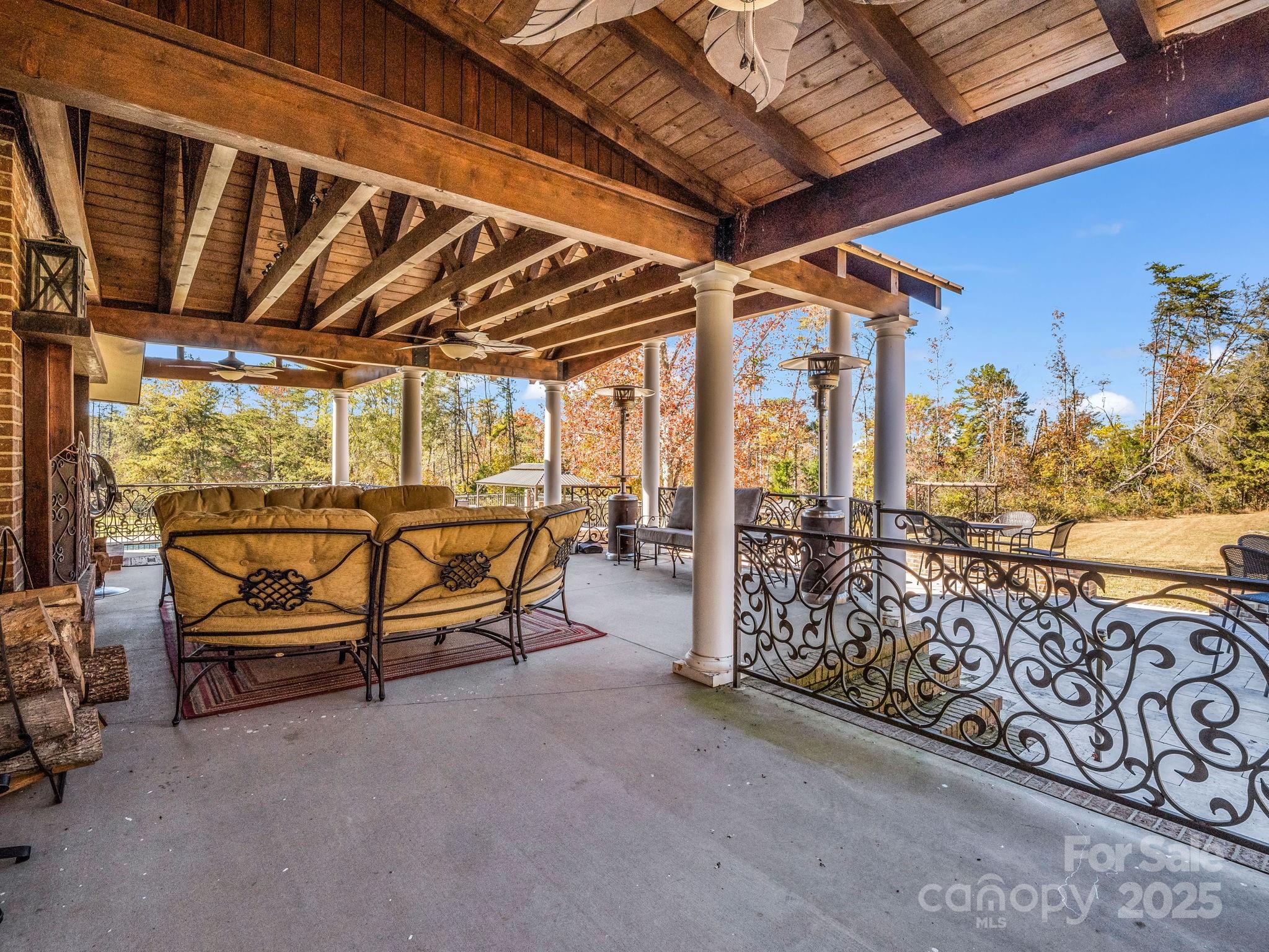 1102 S Mountain Road — Bostic