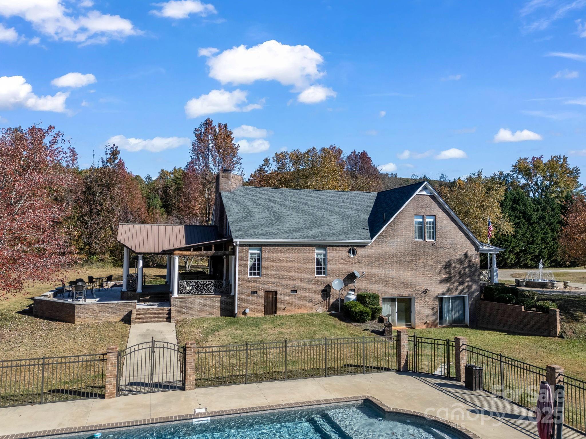 1102 S Mountain Road — Bostic
