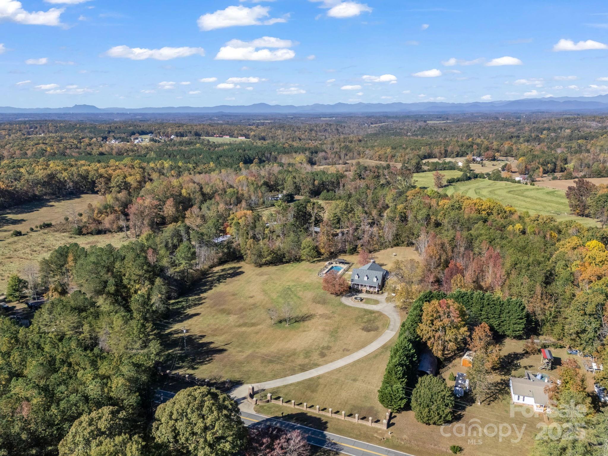 1102 S Mountain Road — Bostic