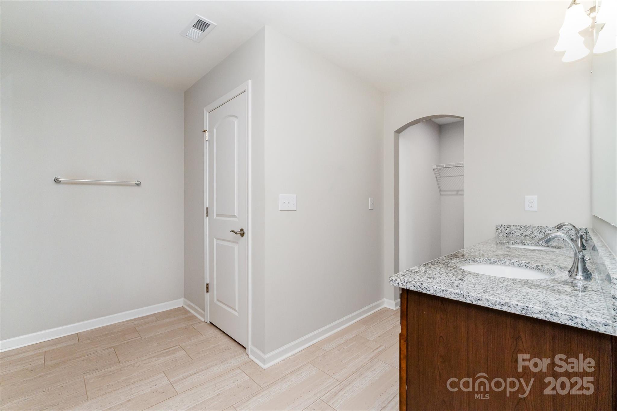 423 Crisfield Court — York