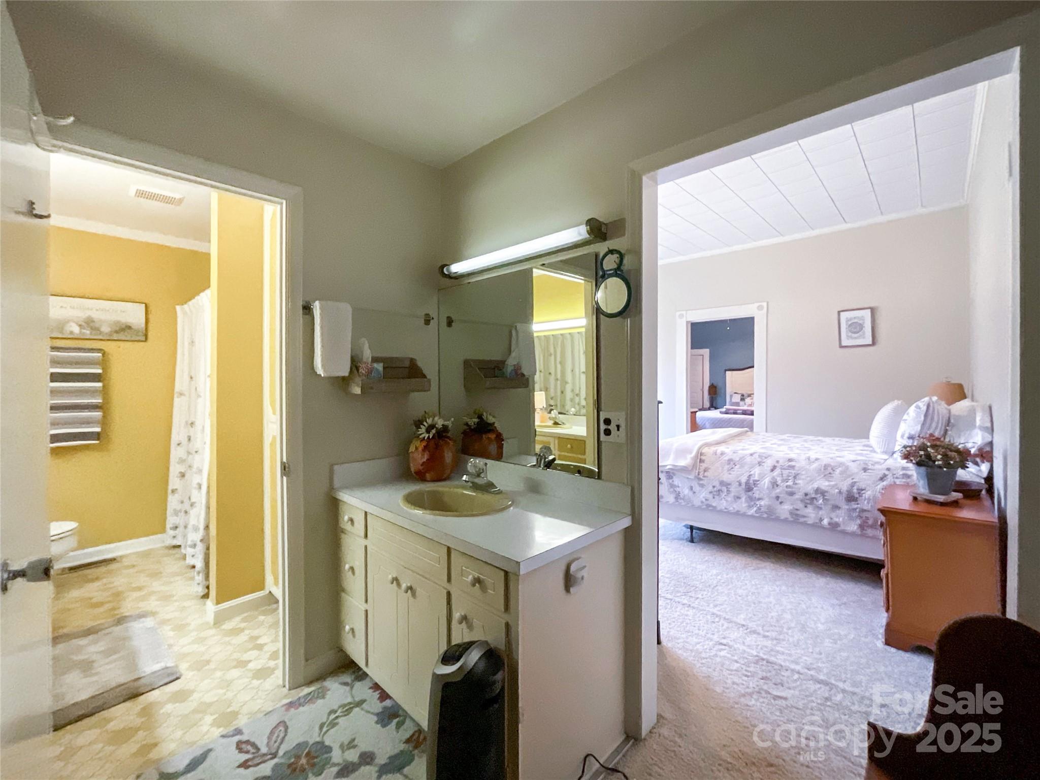 6993 Charlotte Highway — Lancaster