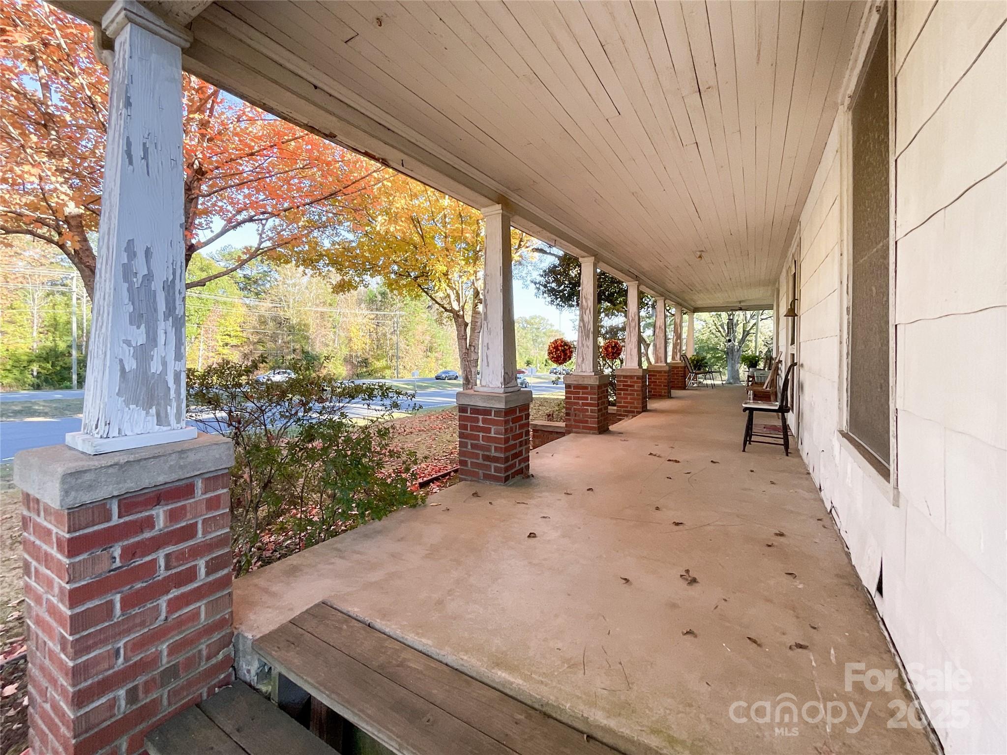 6993 Charlotte Highway — Lancaster