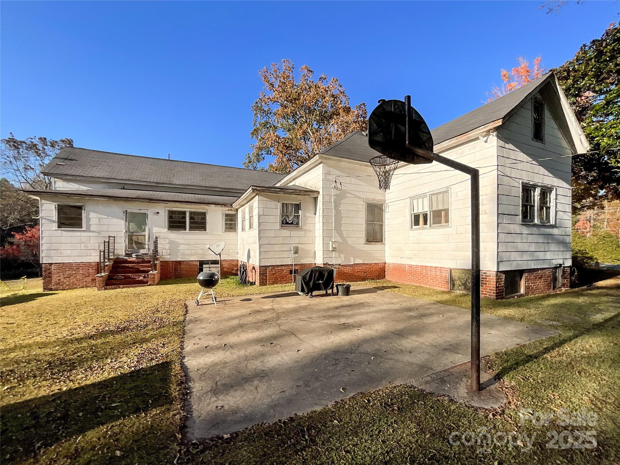 6993 Charlotte Highway — Lancaster