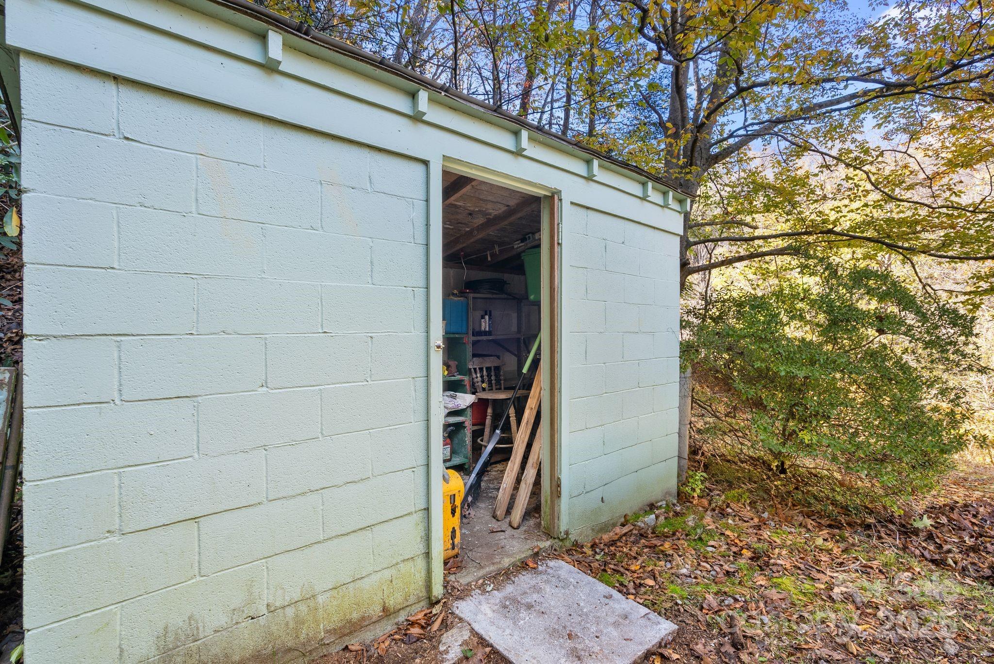 456 Rector Corner Road — Marshall