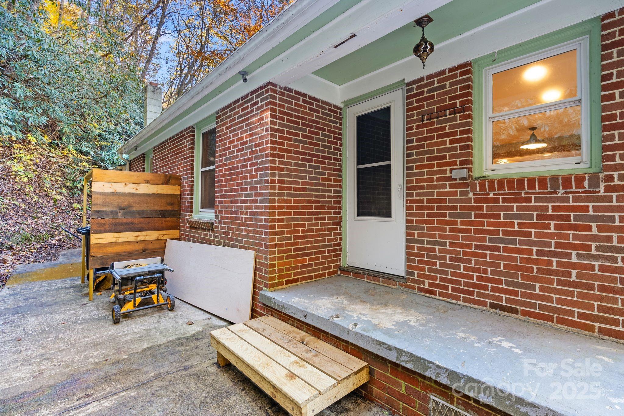 456 Rector Corner Road — Marshall