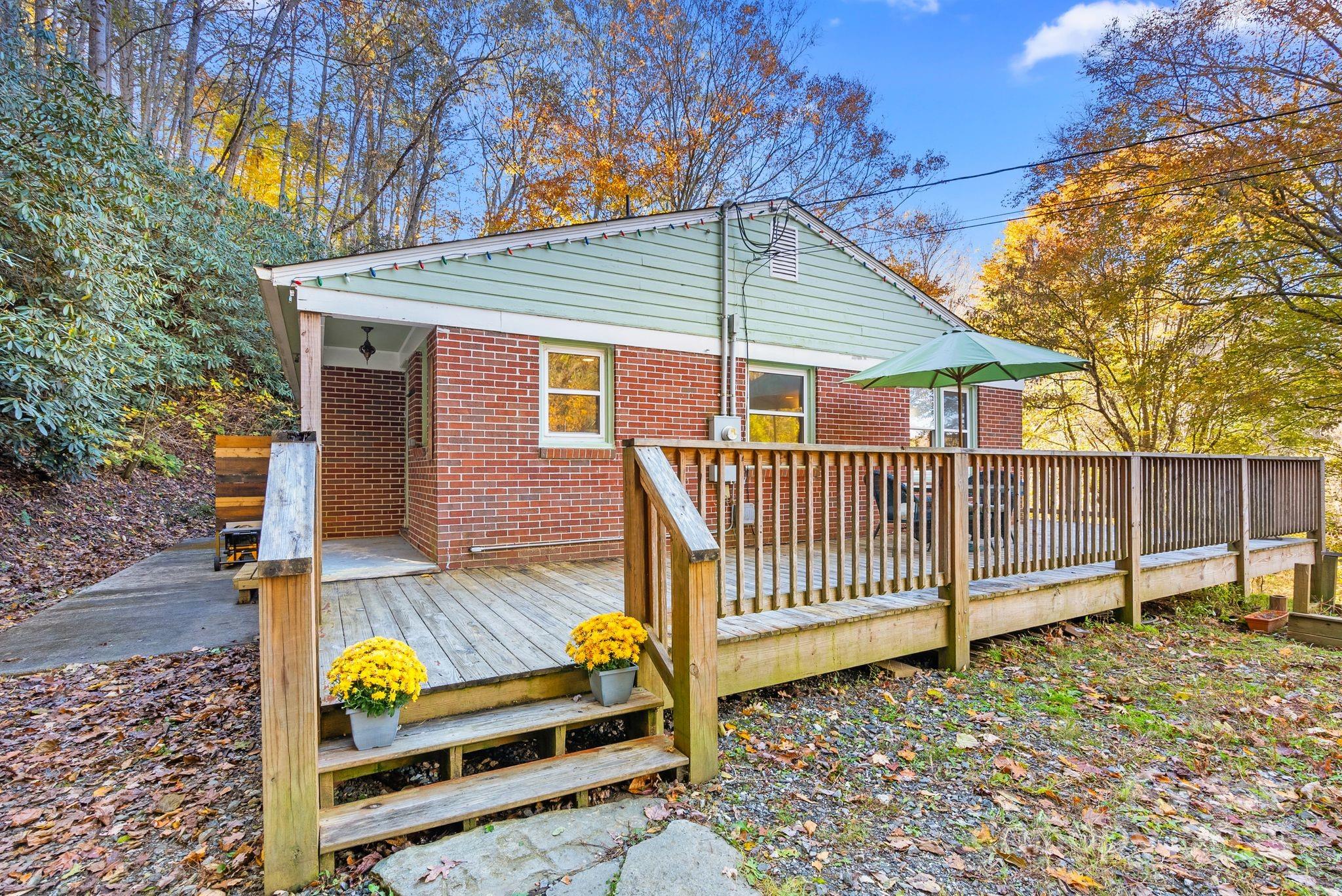 456 Rector Corner Road — Marshall