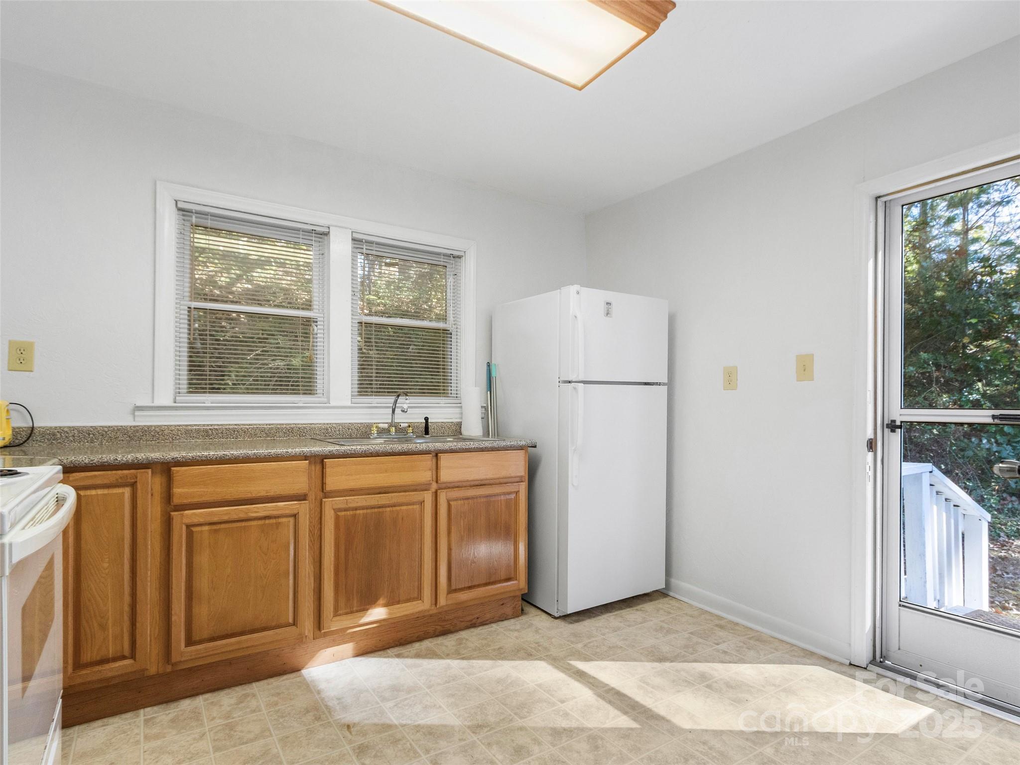 96 Thompson Road — Spruce Pine