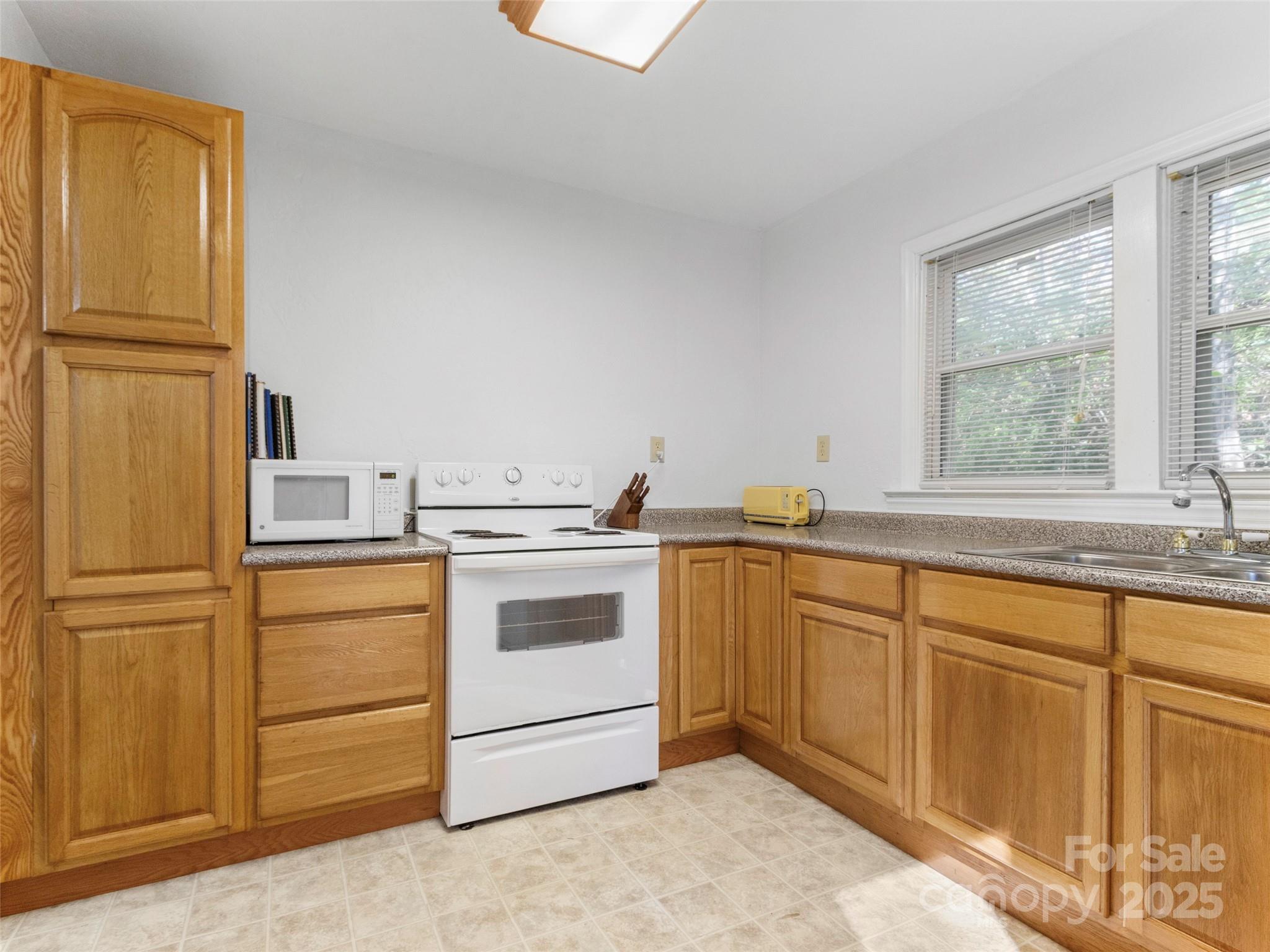 96 Thompson Road — Spruce Pine