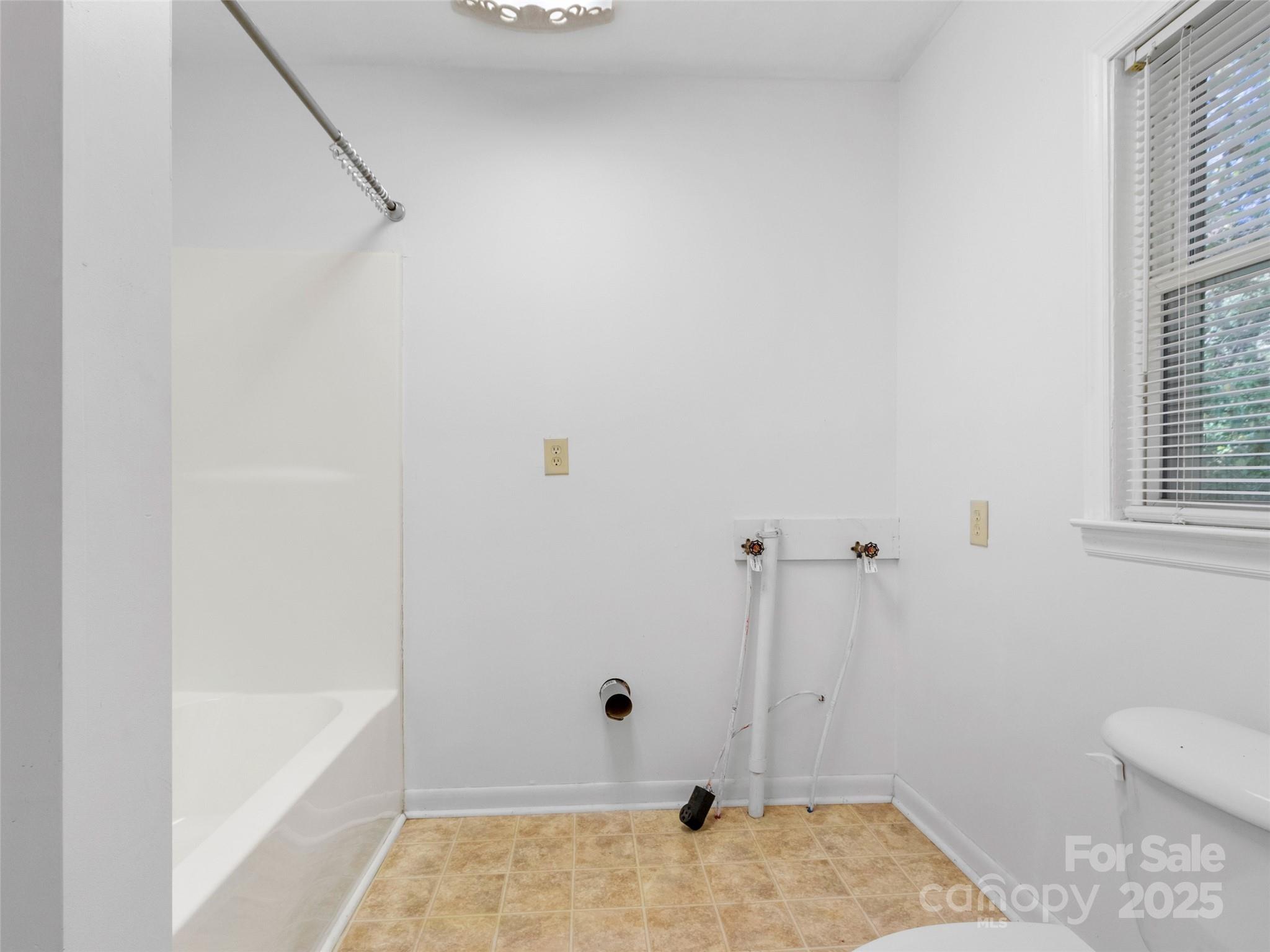 96 Thompson Road — Spruce Pine