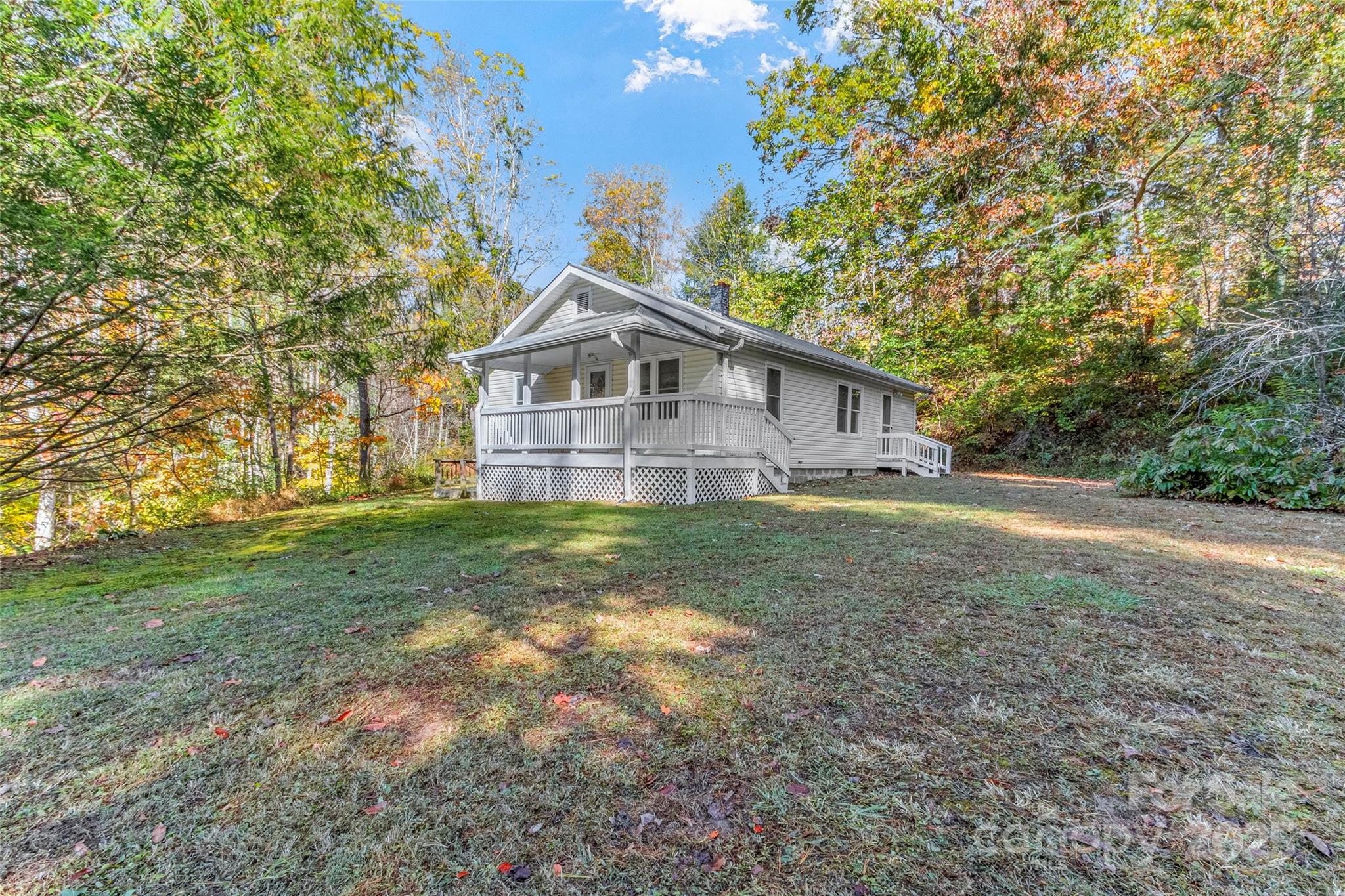 96 Thompson Road — Spruce Pine