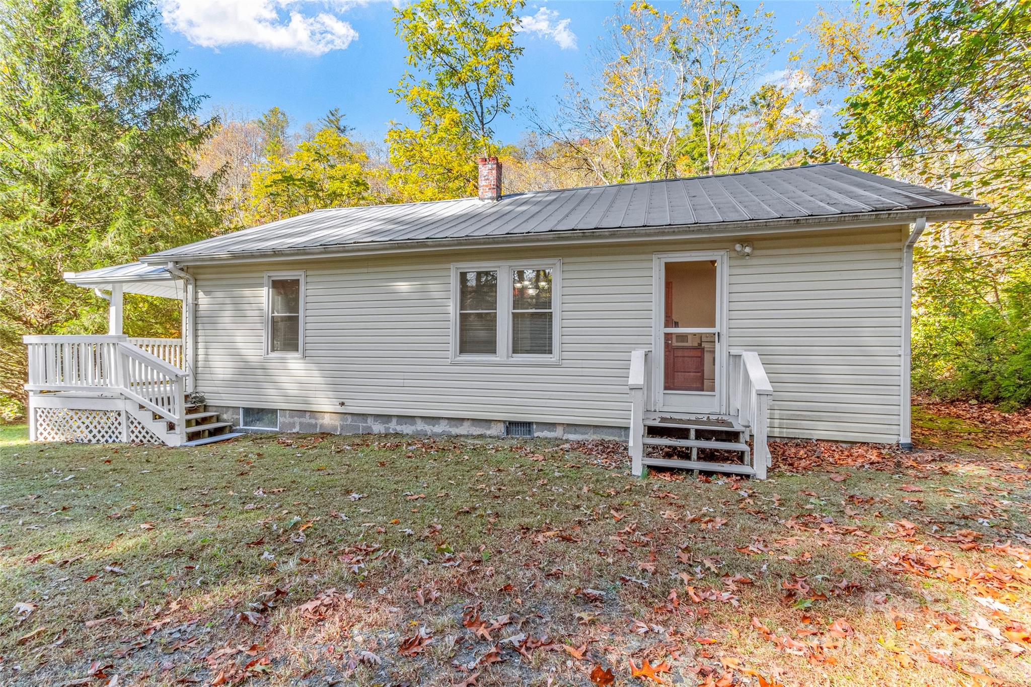 96 Thompson Road — Spruce Pine