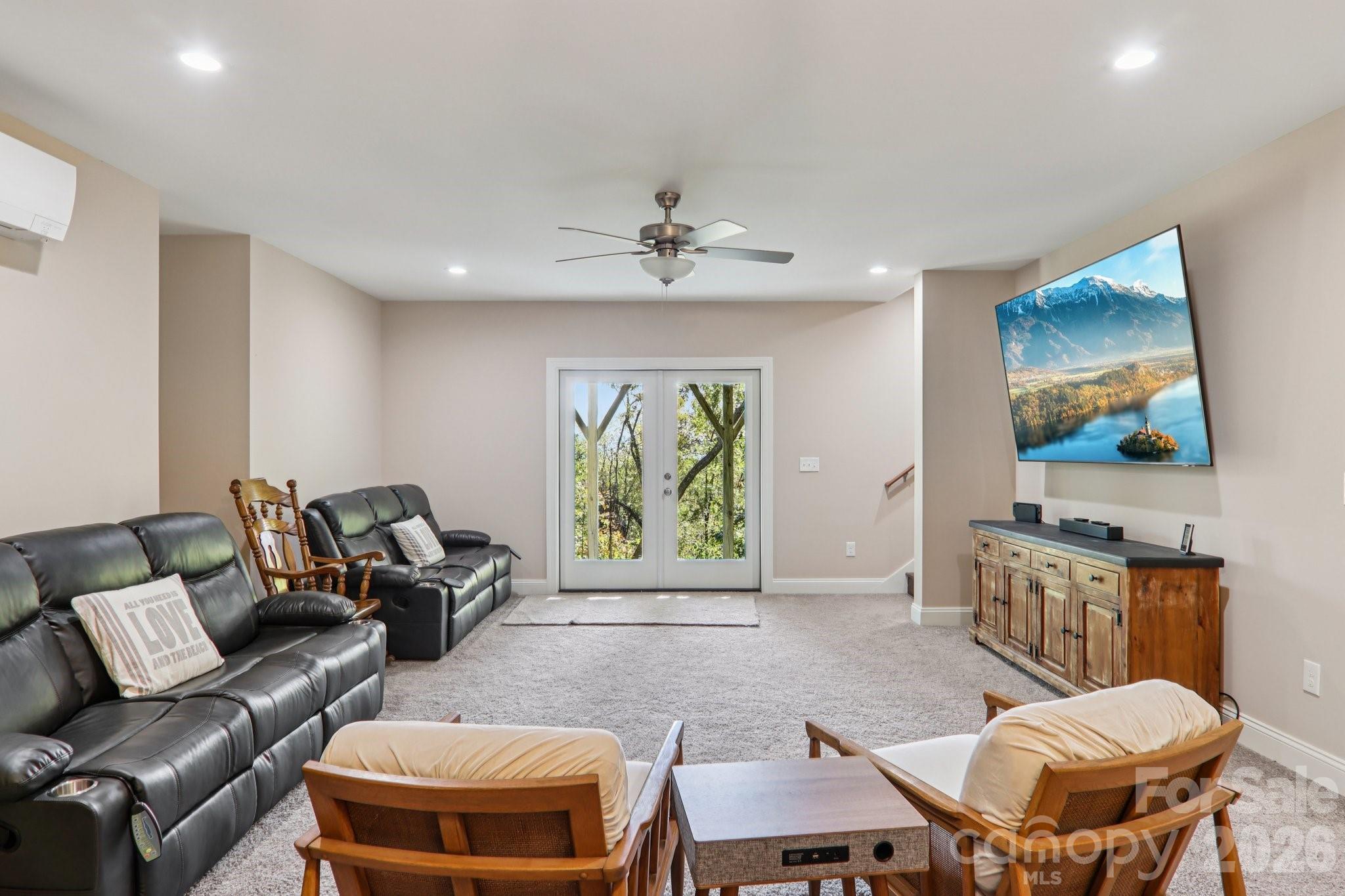 1367 Old Mill Road — Hendersonville