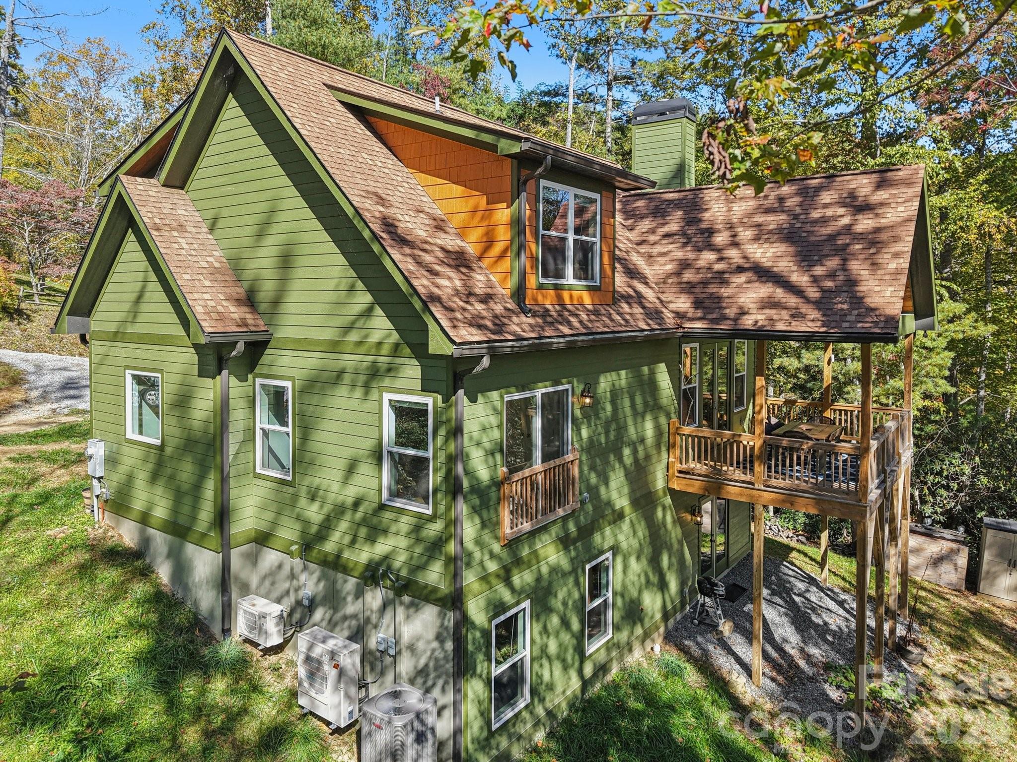 1367 Old Mill Road — Hendersonville