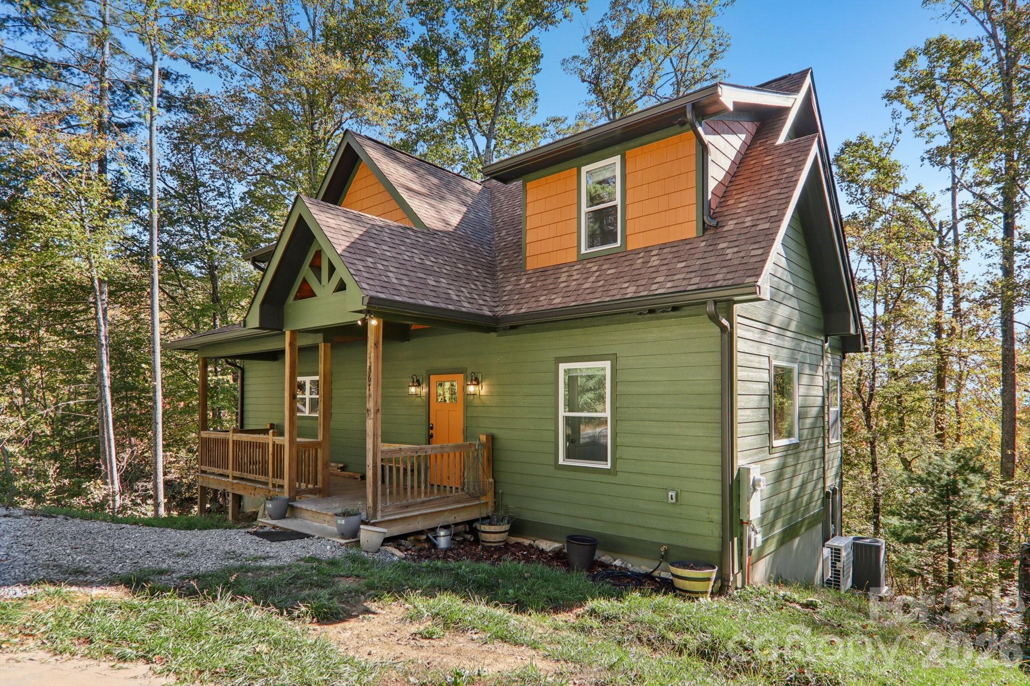 1367 Old Mill Road — Hendersonville