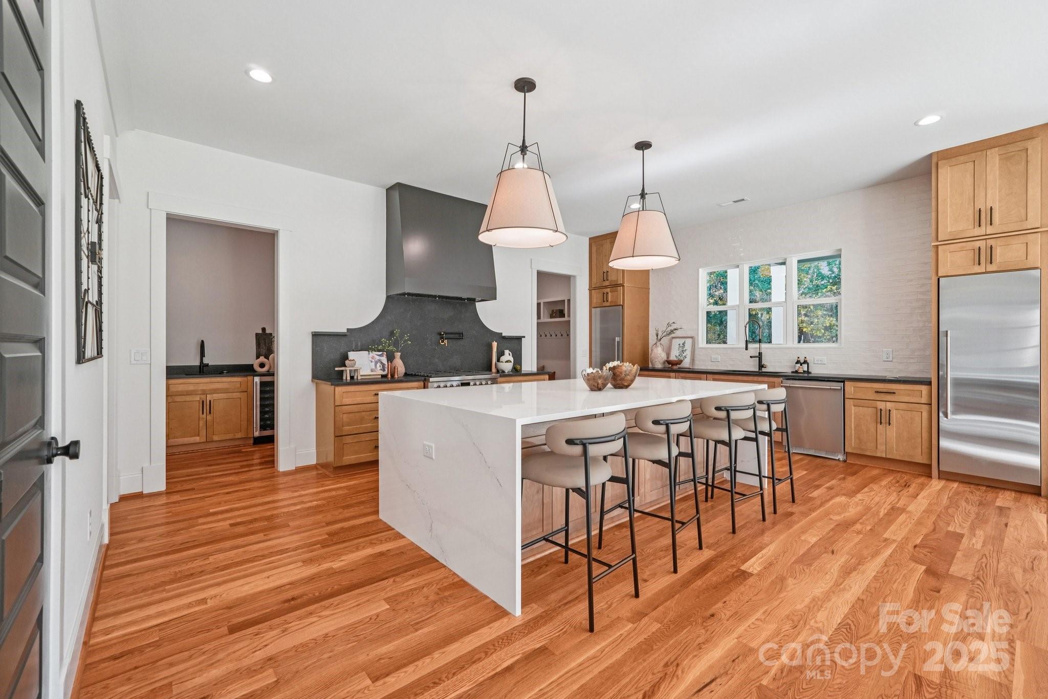 132 Sardis Lane — Charlotte