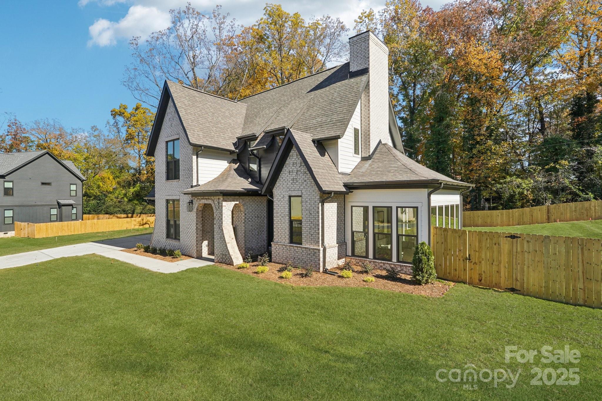 132 Sardis Lane — Charlotte