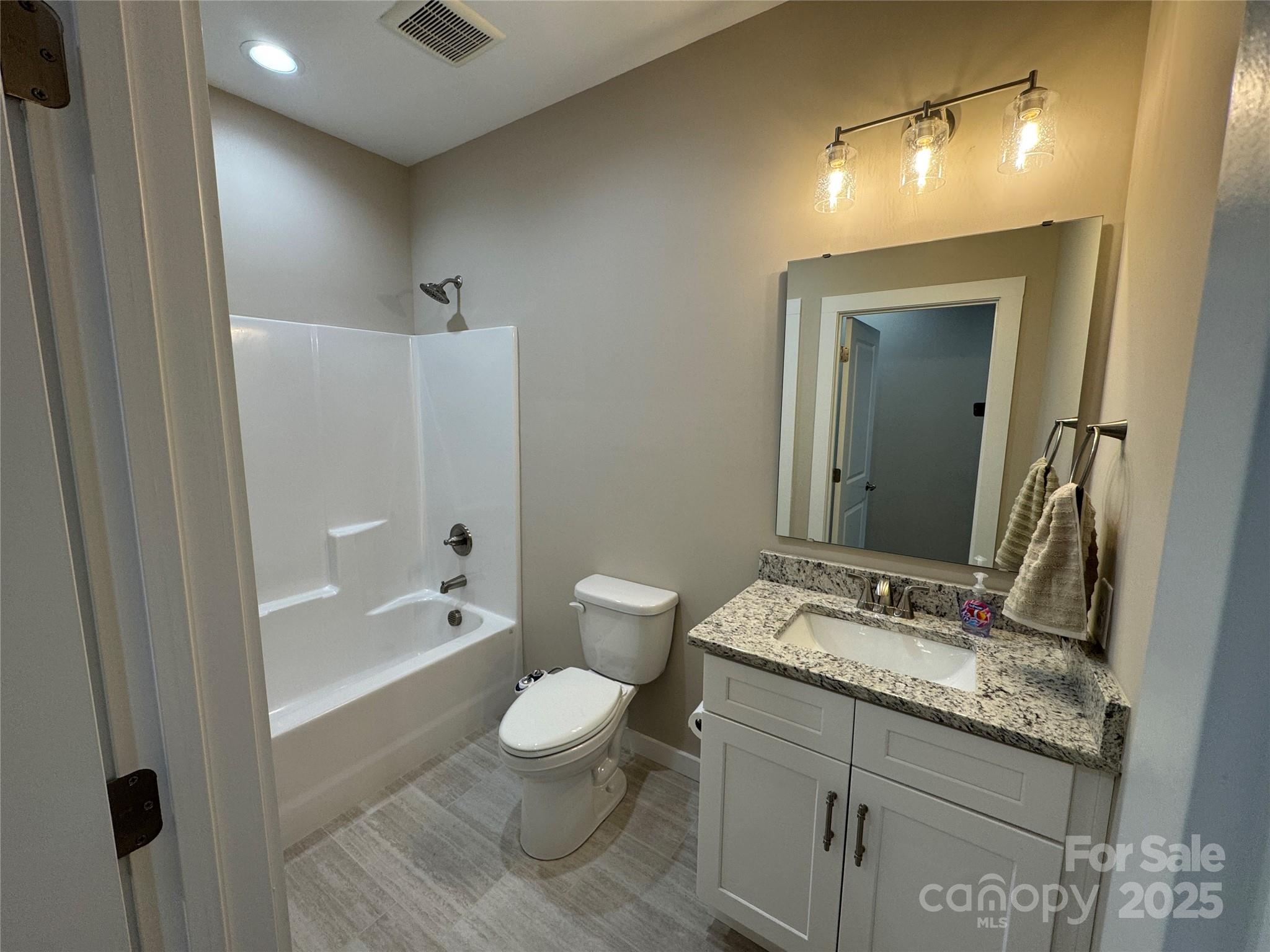 2822 15th Avenue Place SE — Hickory