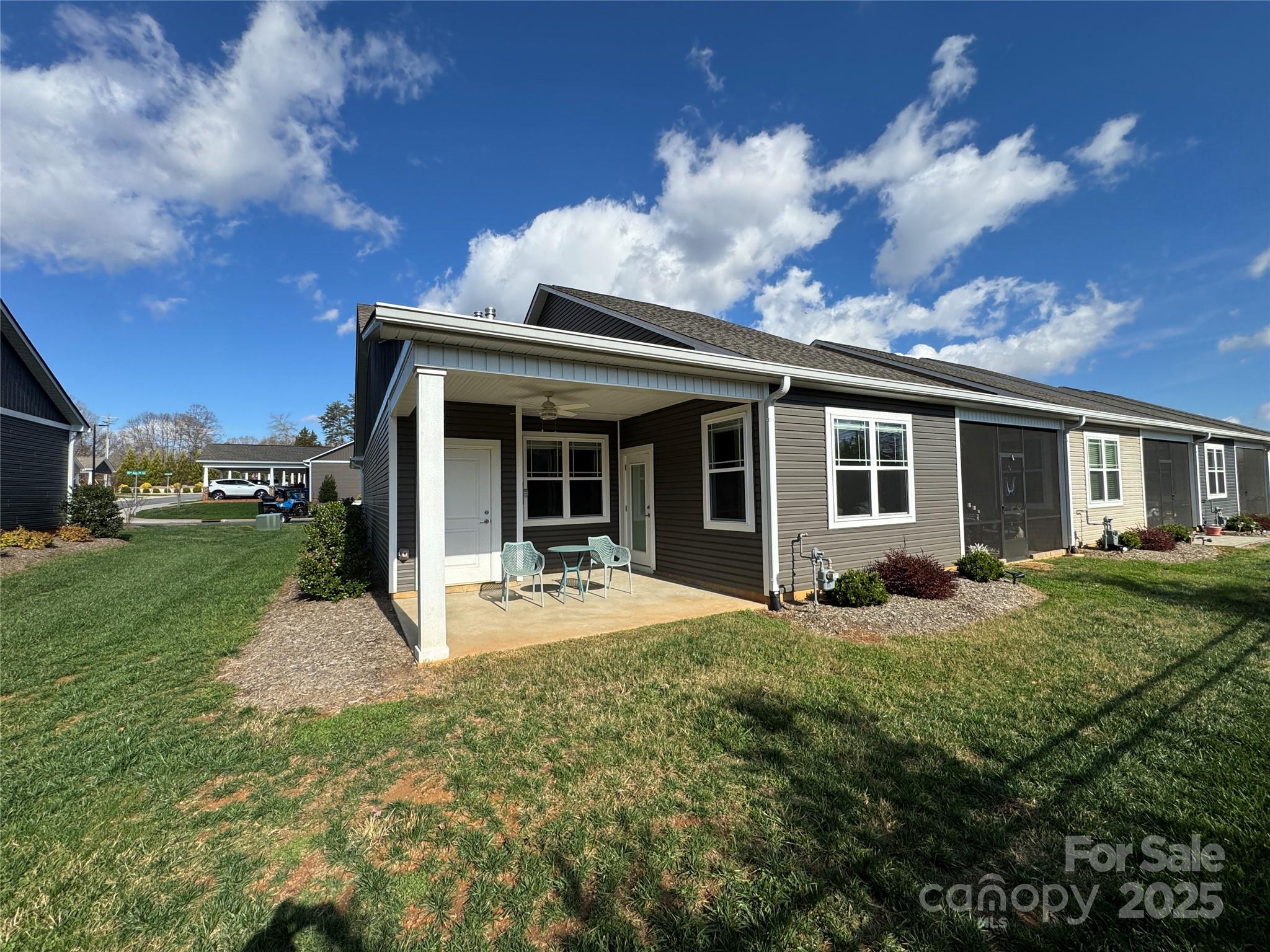 2822 15th Avenue Place SE — Hickory
