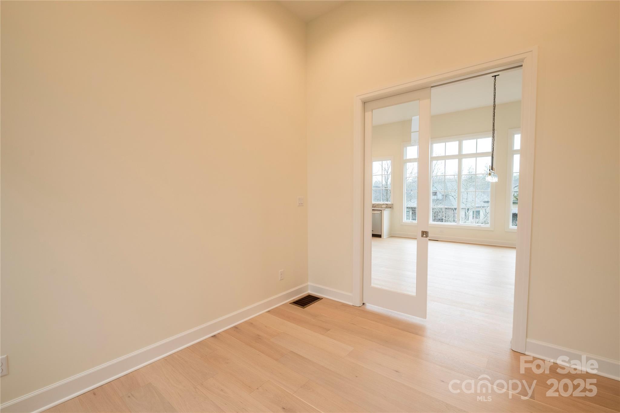 15 Evian Court — Asheville