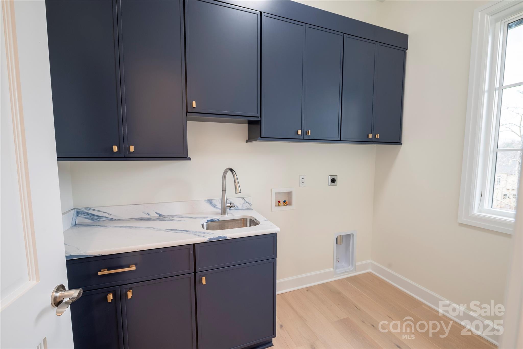 15 Evian Court — Asheville