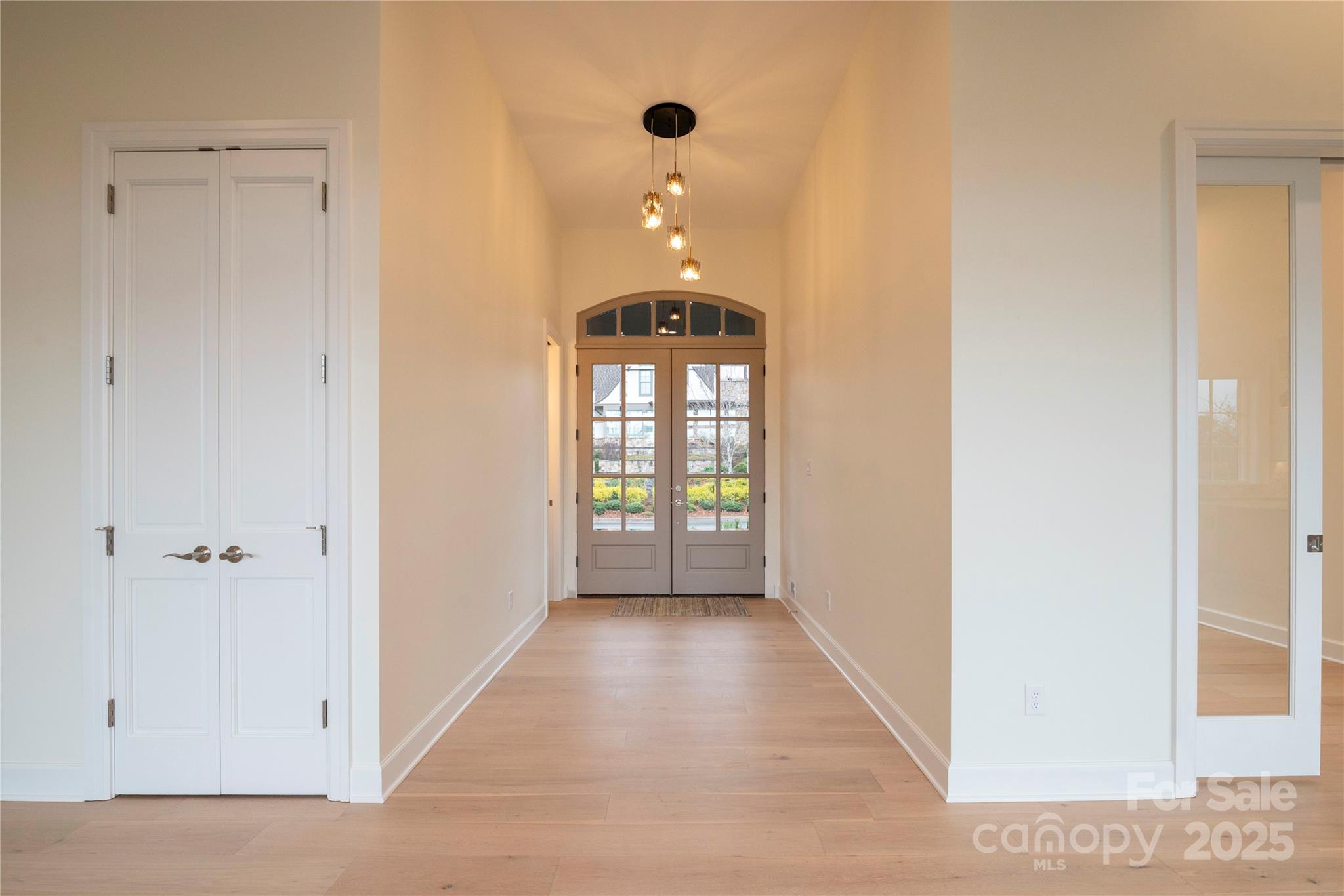 15 Evian Court — Asheville