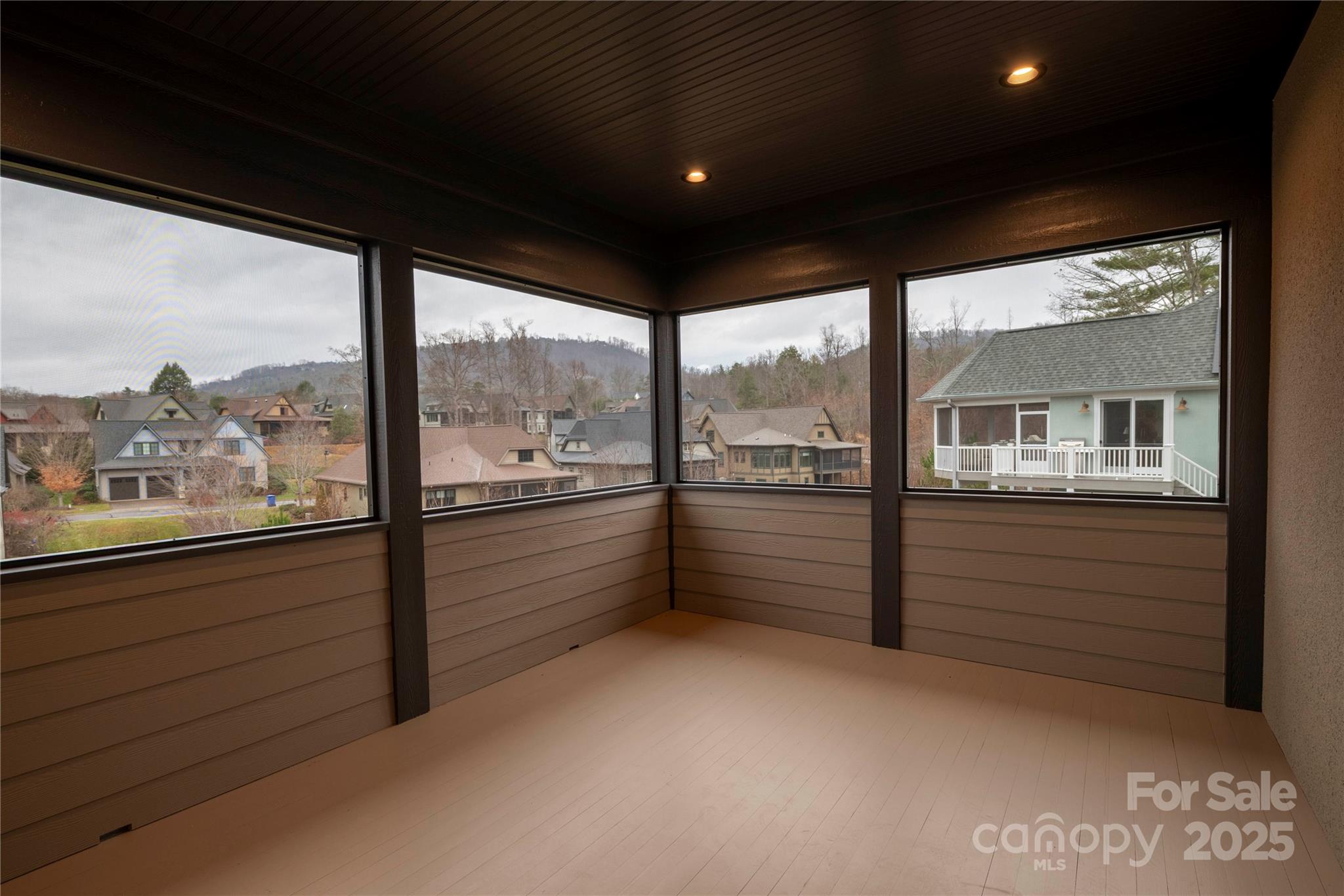 15 Evian Court — Asheville
