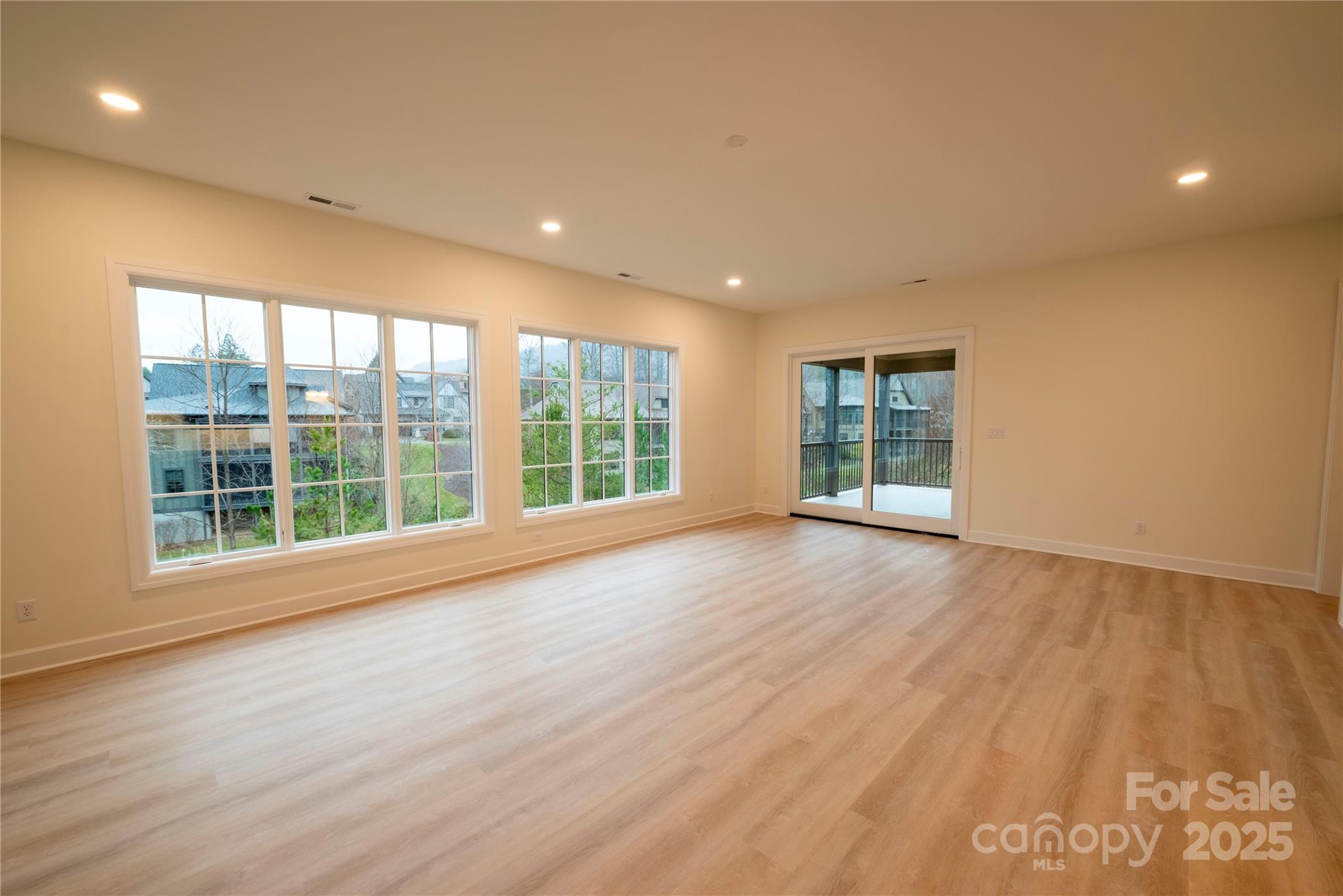 15 Evian Court — Asheville