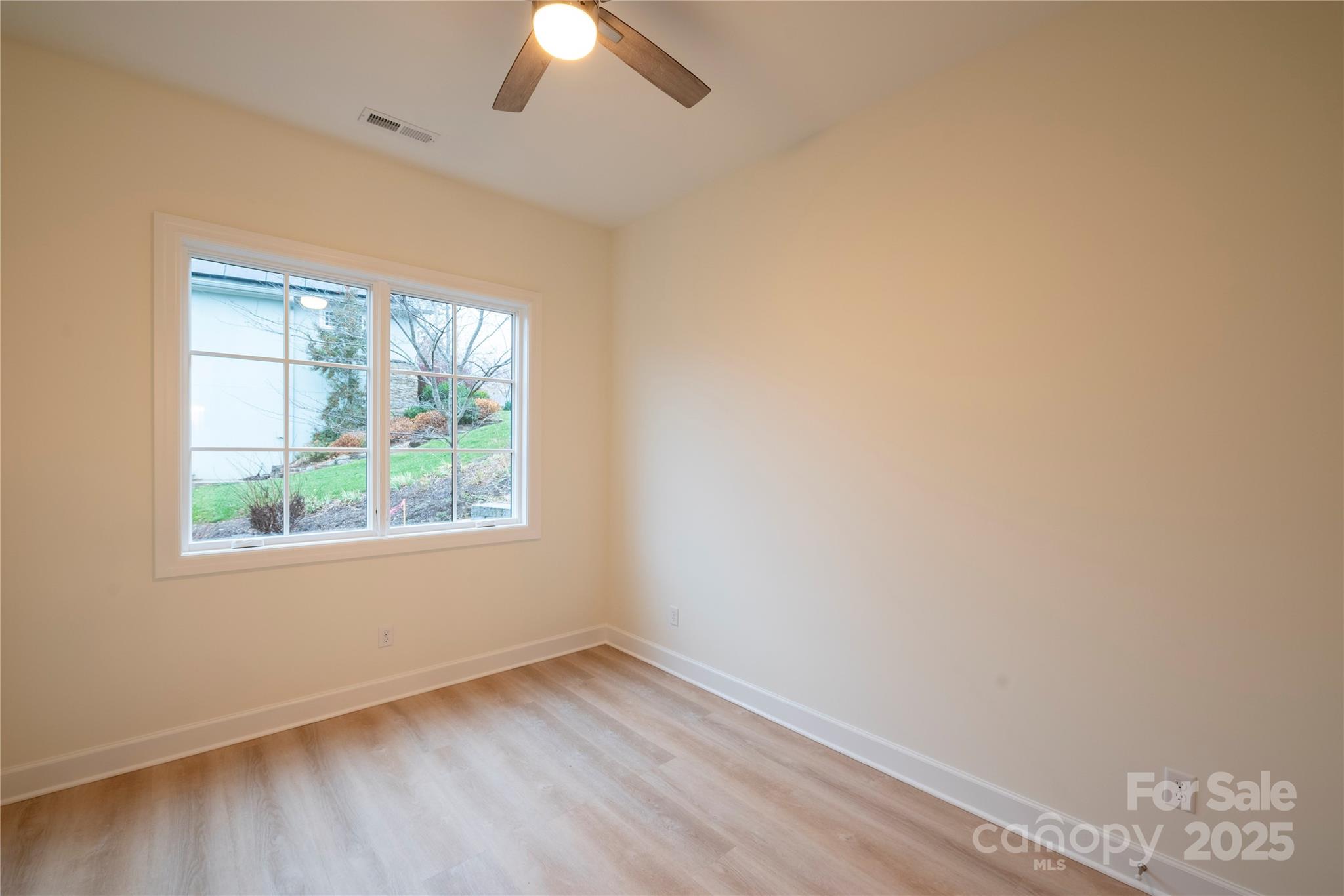 15 Evian Court — Asheville