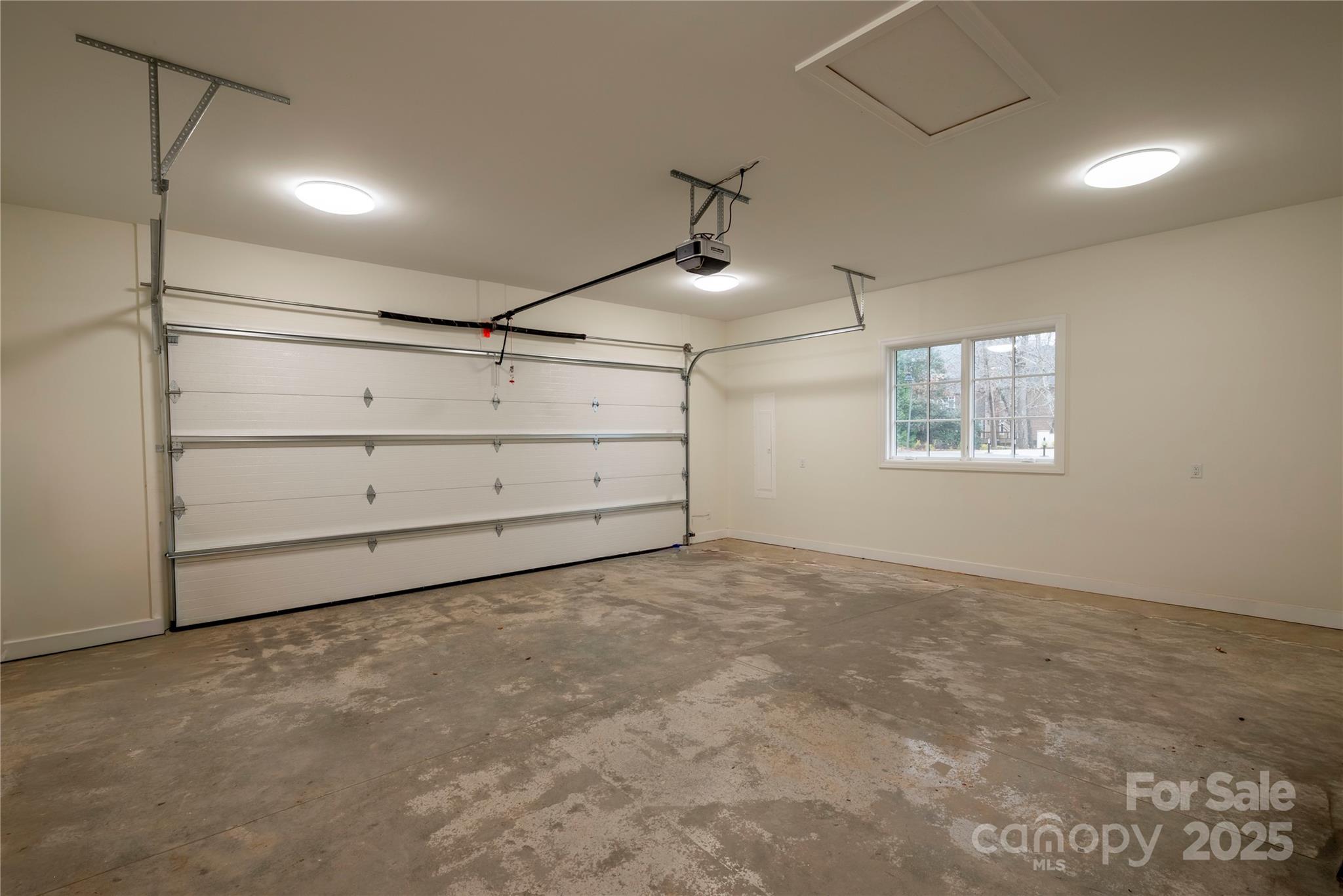 15 Evian Court — Asheville