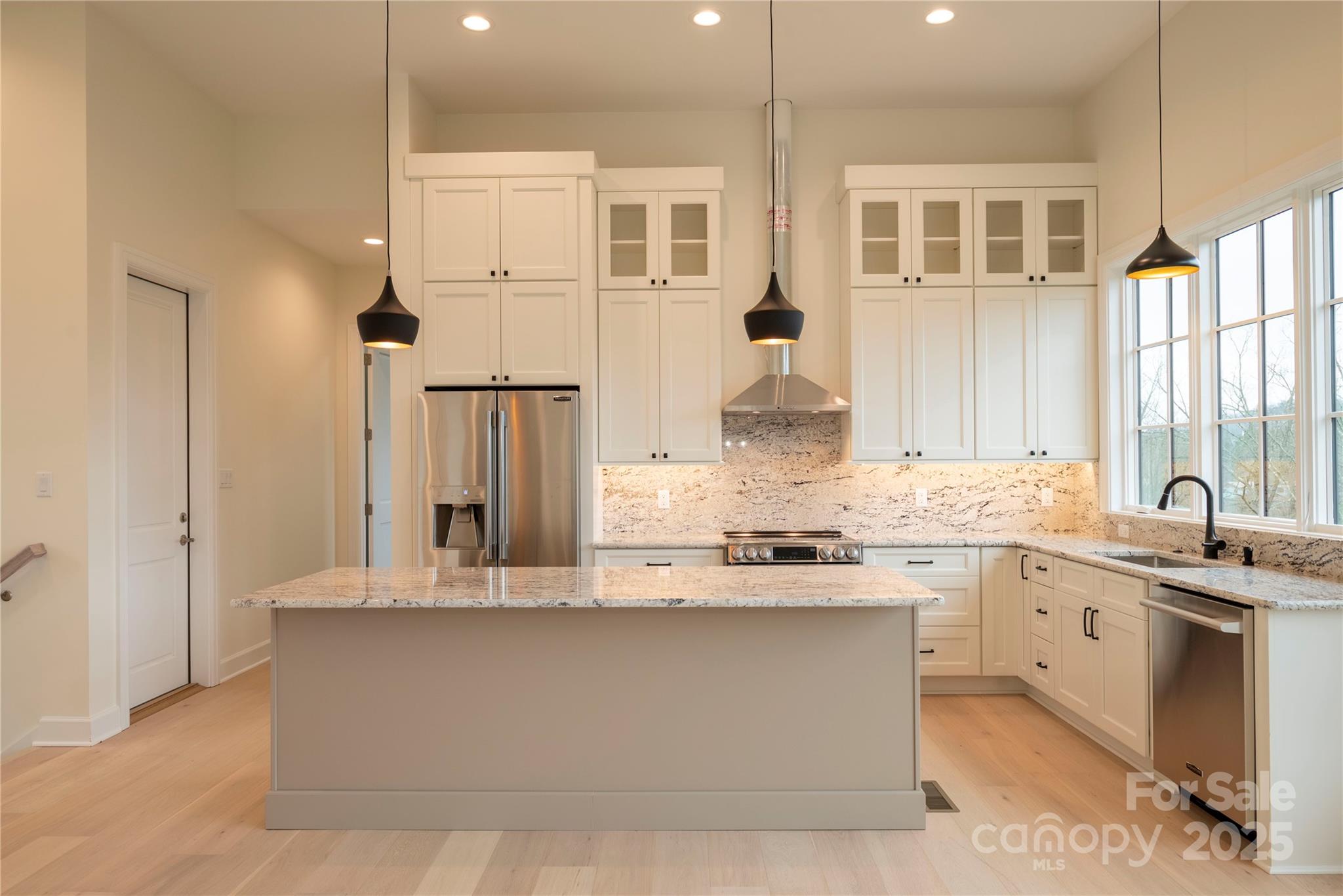 15 Evian Court — Asheville