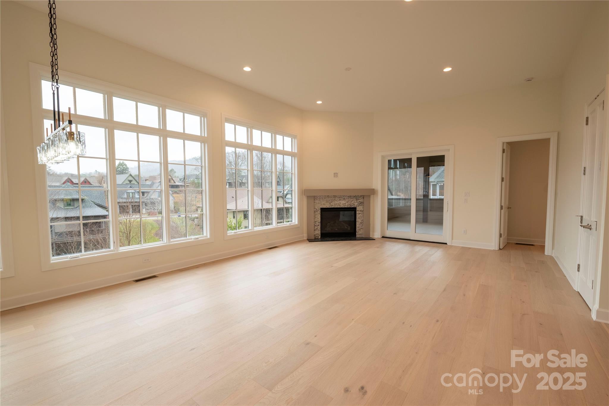15 Evian Court — Asheville