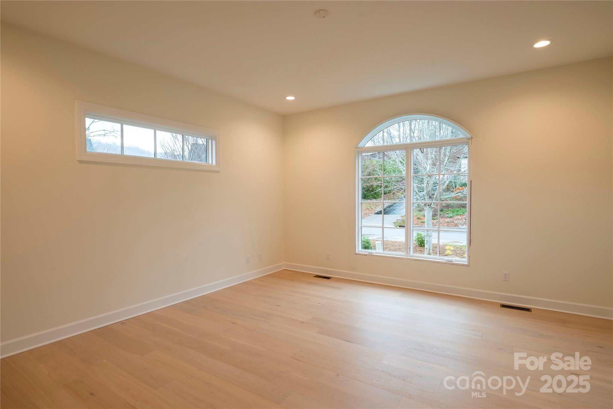 15 Evian Court — Asheville