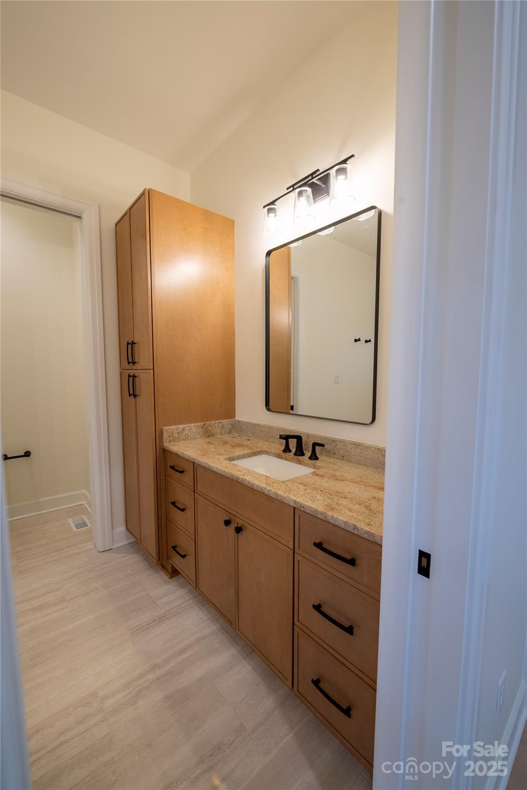 15 Evian Court — Asheville