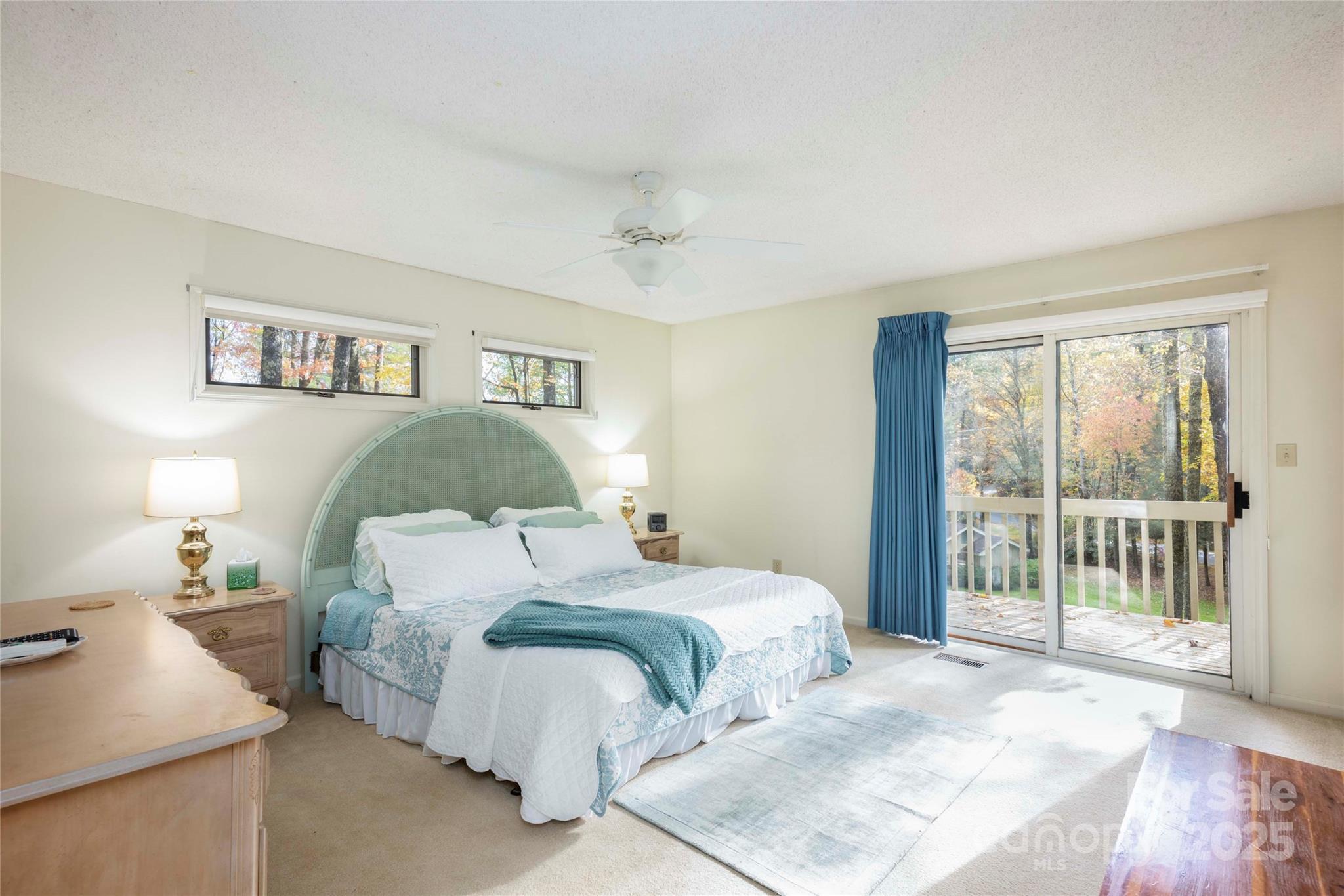 572 N East Shore Drive — Lake Toxaway