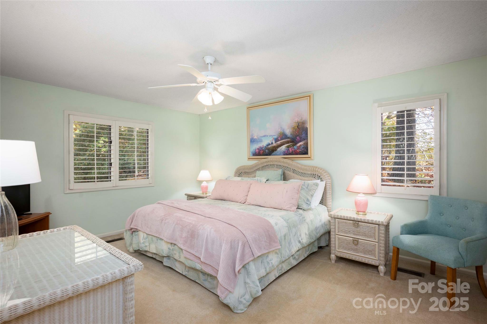572 N East Shore Drive — Lake Toxaway