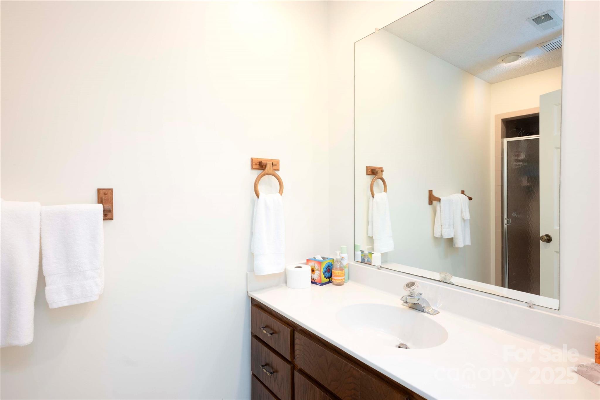 572 N East Shore Drive — Lake Toxaway