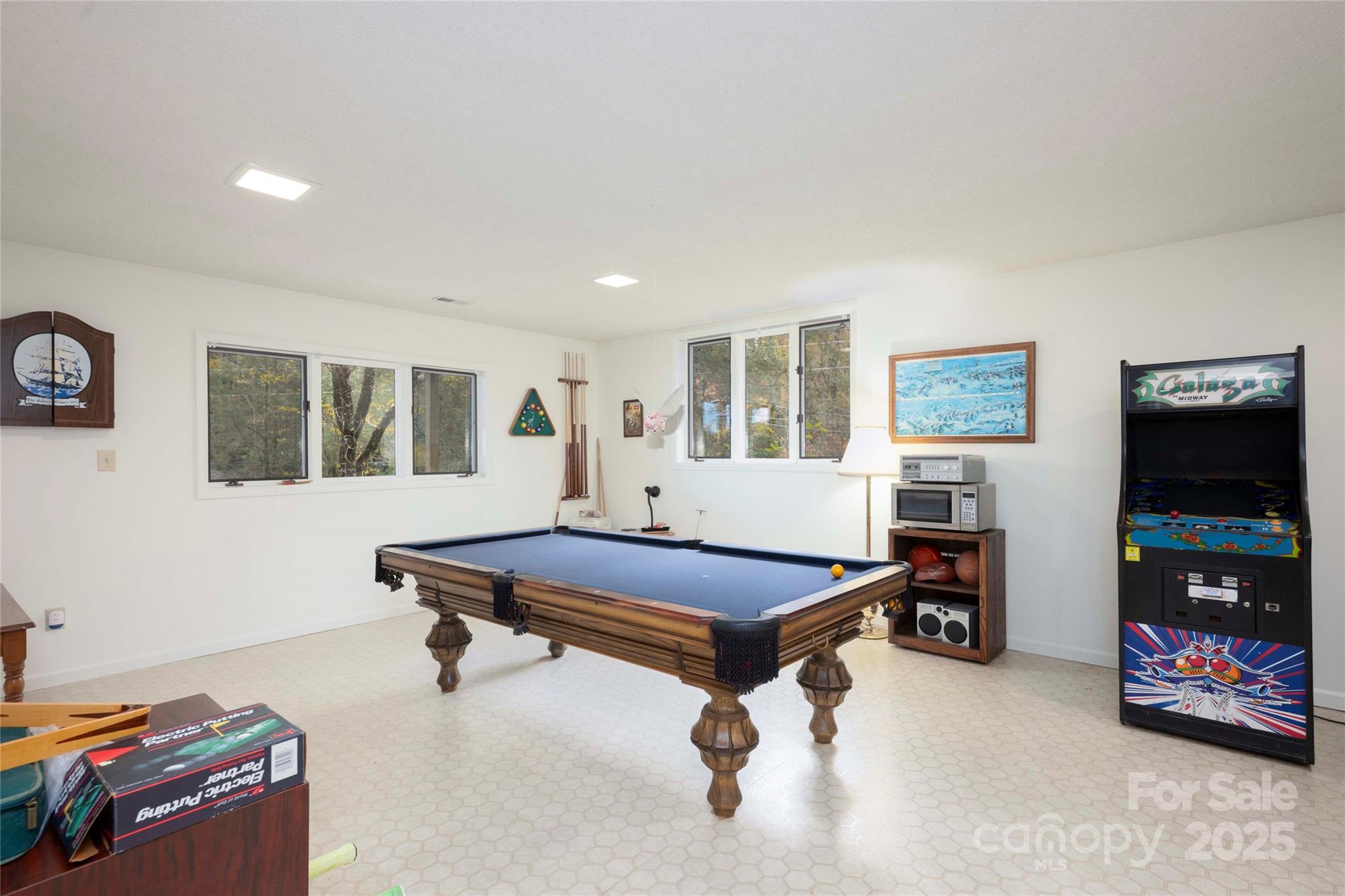 572 N East Shore Drive — Lake Toxaway