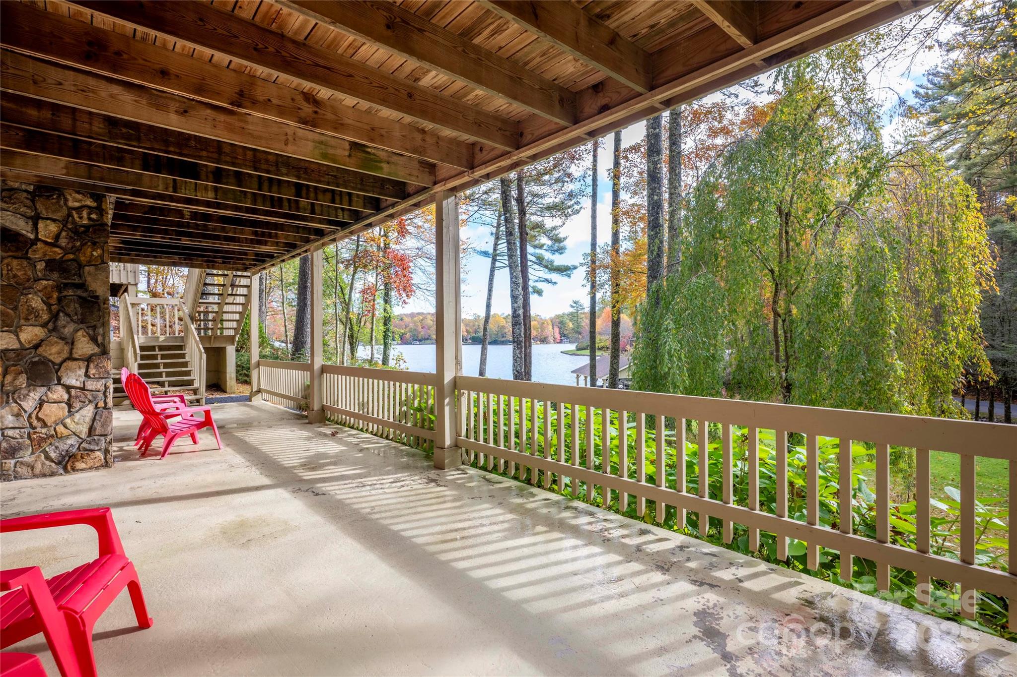 572 N East Shore Drive — Lake Toxaway