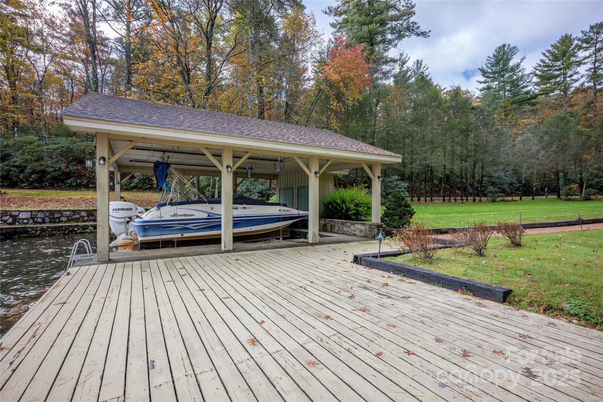 572 N East Shore Drive — Lake Toxaway