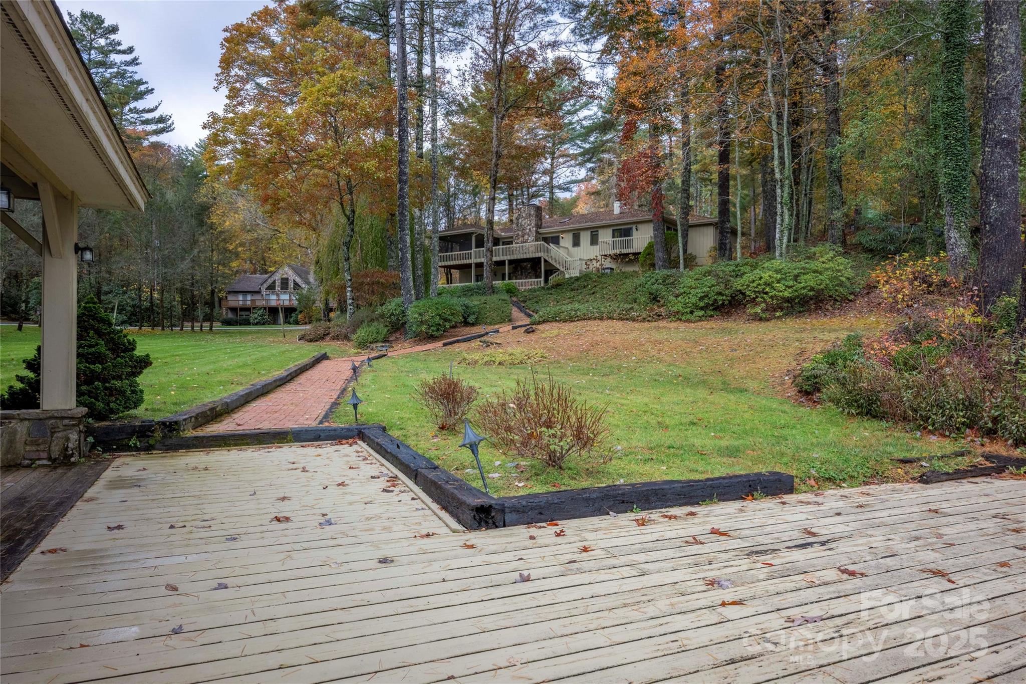 572 N East Shore Drive — Lake Toxaway