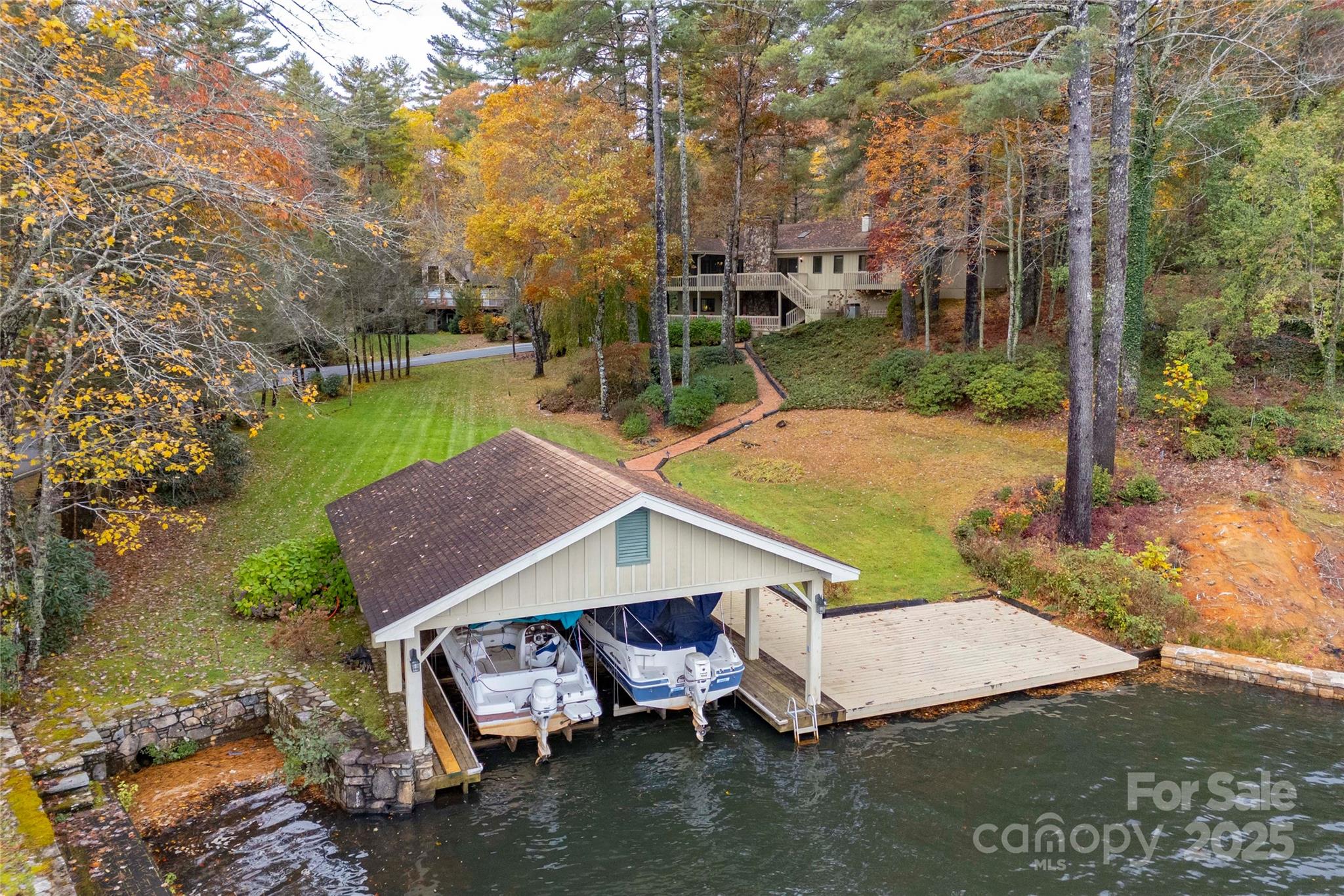 572 N East Shore Drive — Lake Toxaway