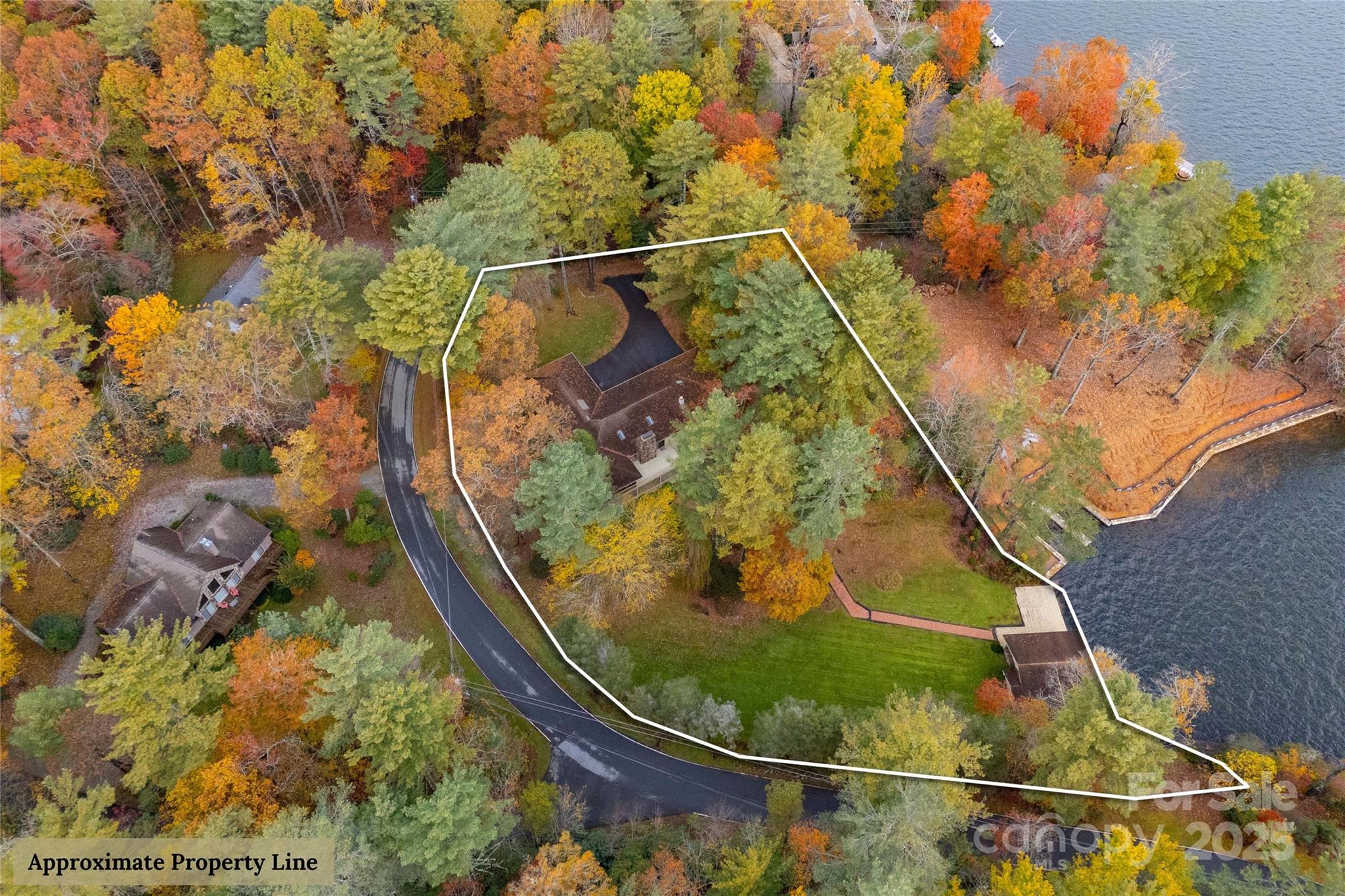 572 N East Shore Drive — Lake Toxaway