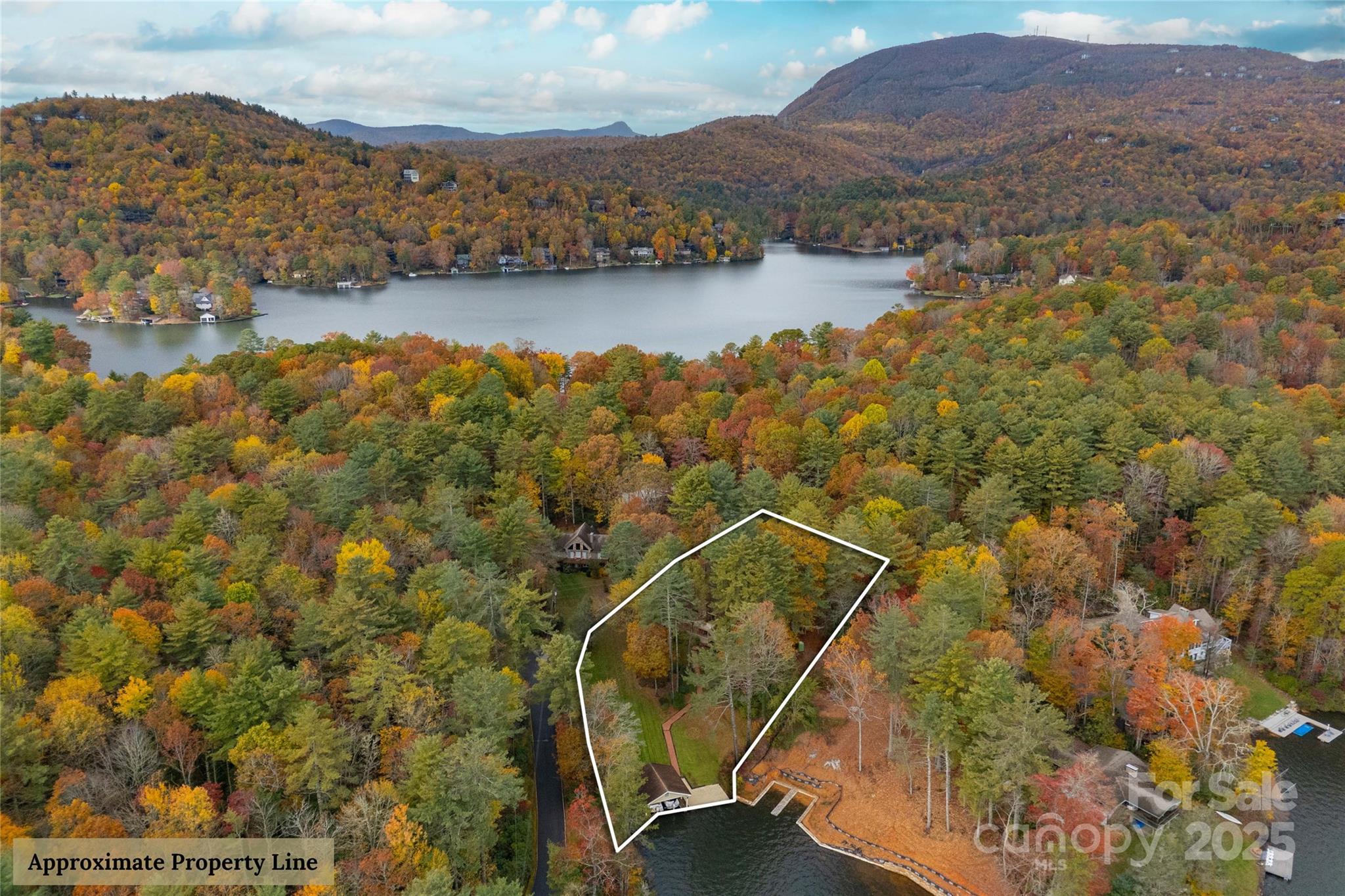 572 N East Shore Drive — Lake Toxaway