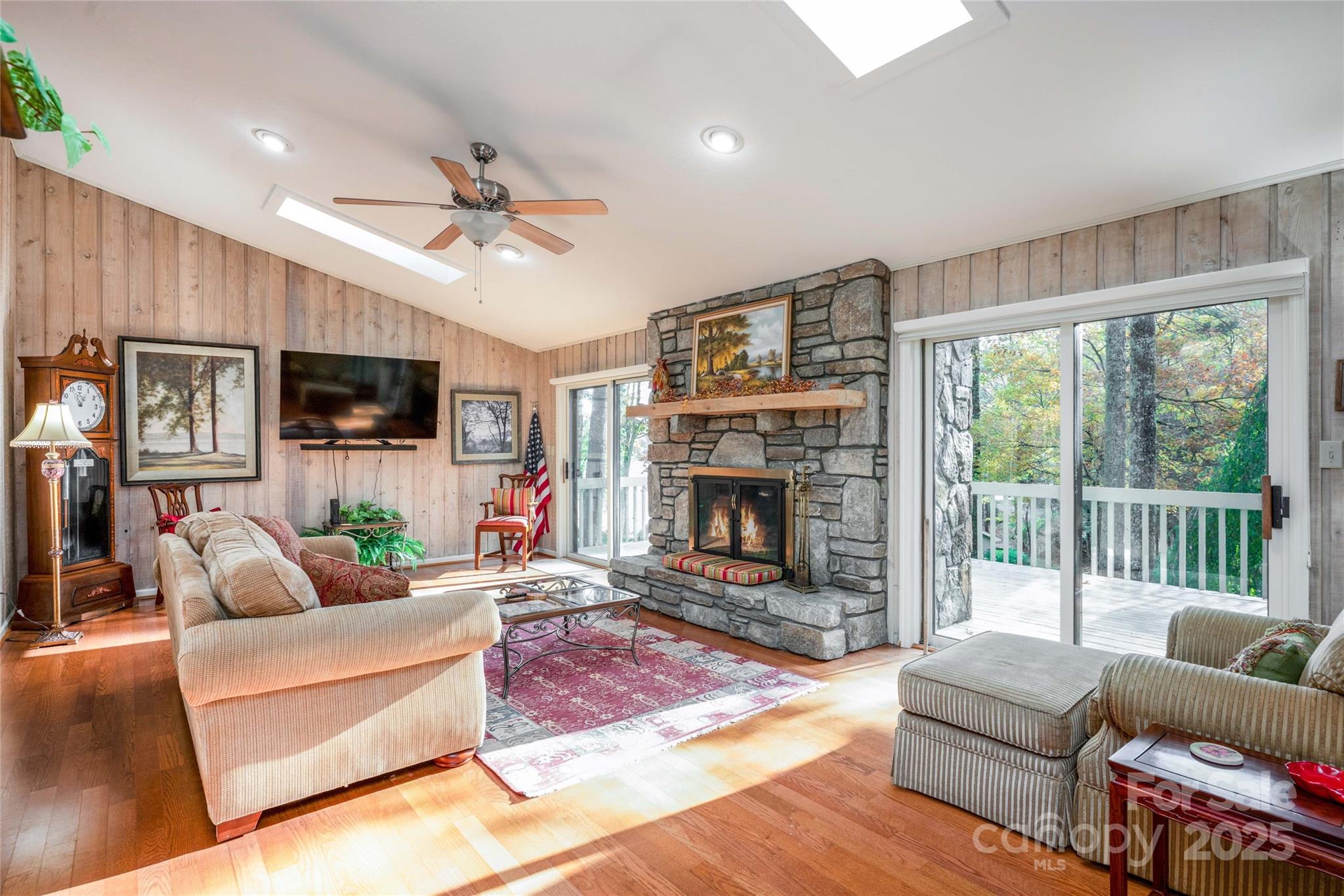 572 N East Shore Drive — Lake Toxaway